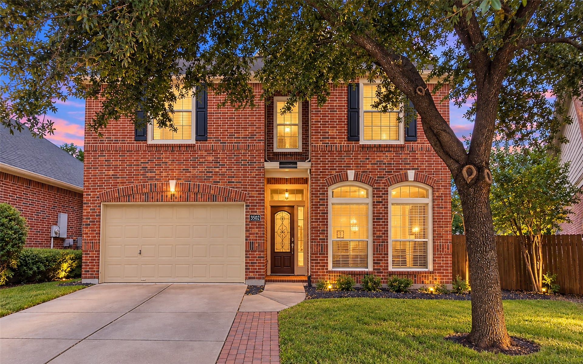 3502 Urban Woods Trail, Houston, TX 77008 Welcome to 3502 Urban Woods trail, located in the Timbergrove Manor area, off 11th Street...Beautiful, full tree in the front (which we cropped via photo shop for the picture so that the house would show..).