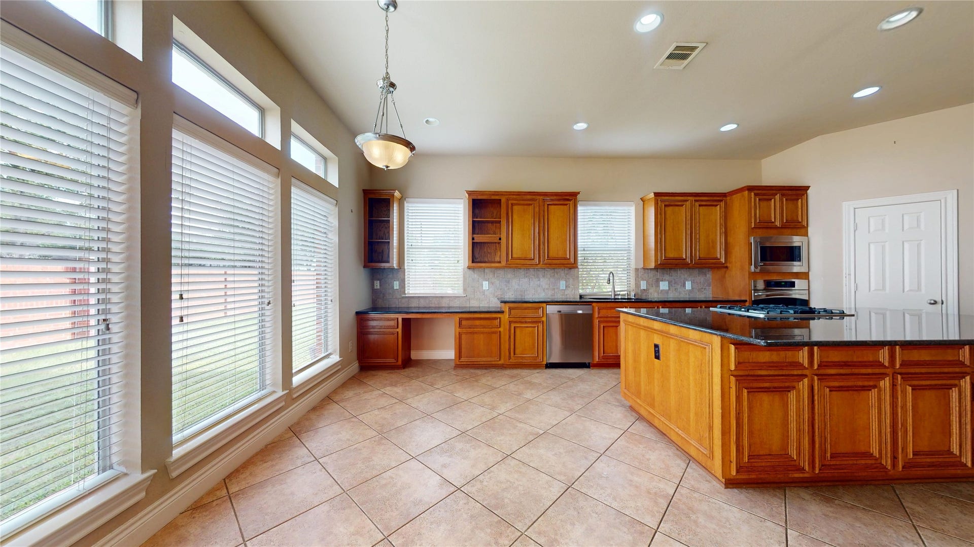 3502 Urban Woods Trail, Houston, TX 77008 Another view of the breakfast area