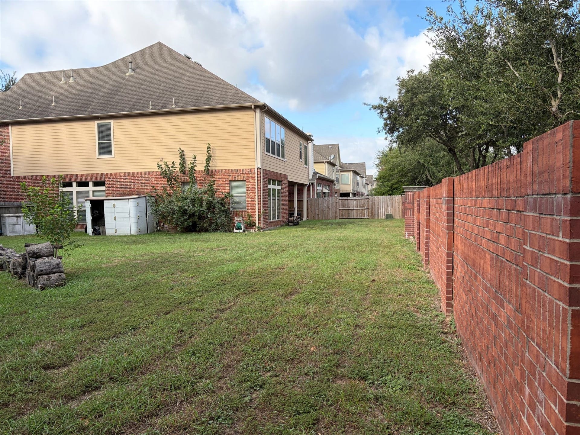 3502 Urban Woods Trail, Houston, TX 77008 Another view of the backyard -