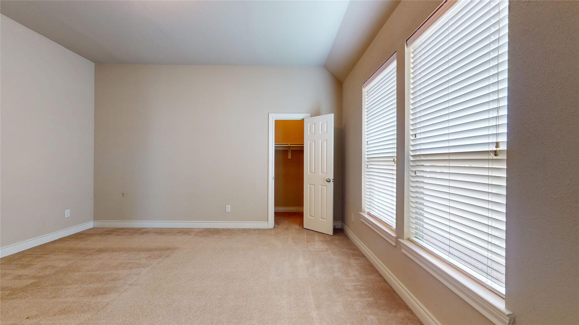 3502 Urban Woods Trail, Houston, TX 77008 This bedroom is at the top of the stairs, to the left. Perfect for a guest bedroom, could also be used as a home office or media room!
