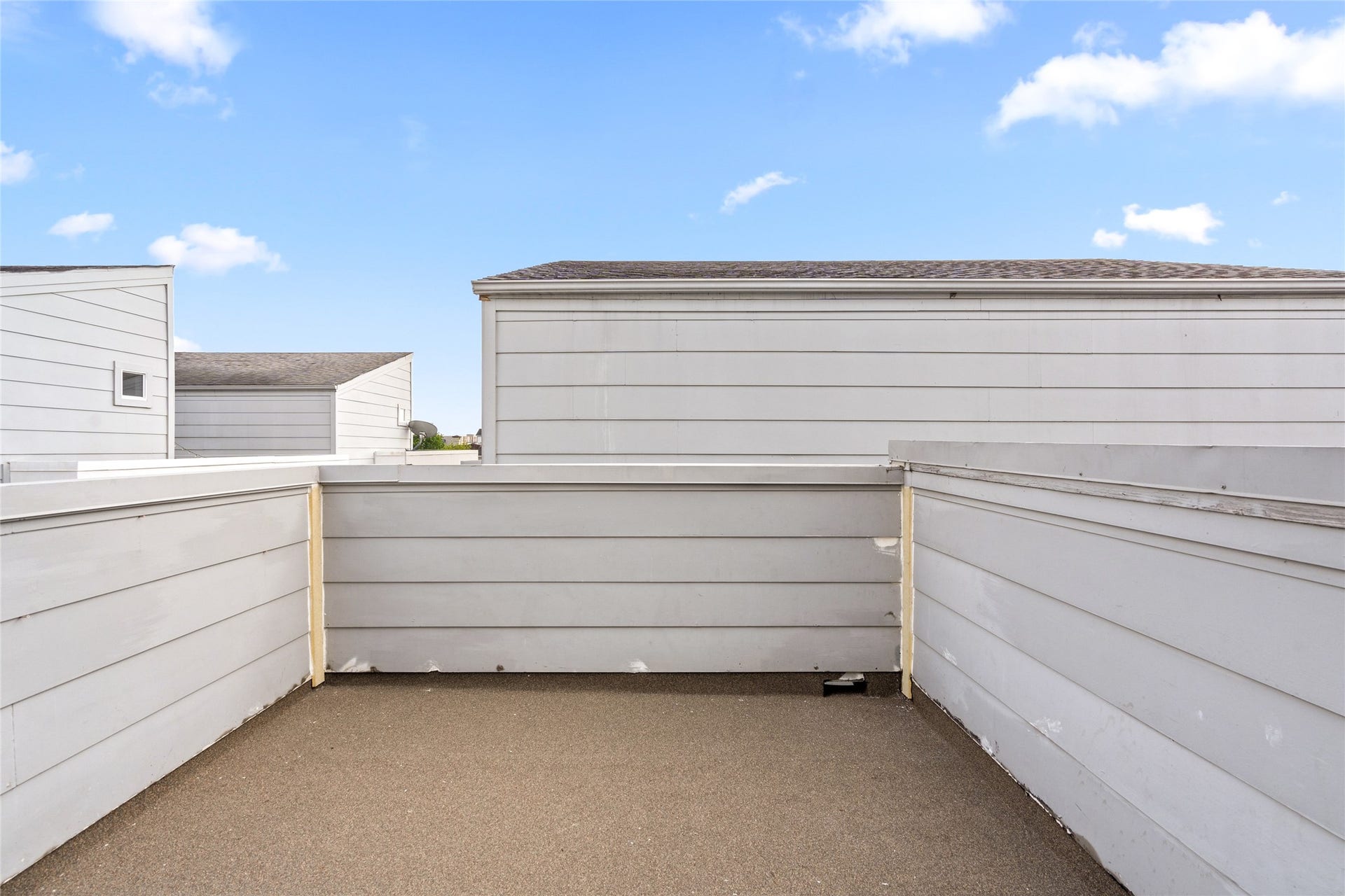 5712 Winsome Lane, #5, Houston, TX 77057 Elevate your outdoor living with this expansive rooftop terrace! Perfect for relaxing or entertaining, this private retreat offers stunning views and endless possibilities for enjoying the fresh air.
