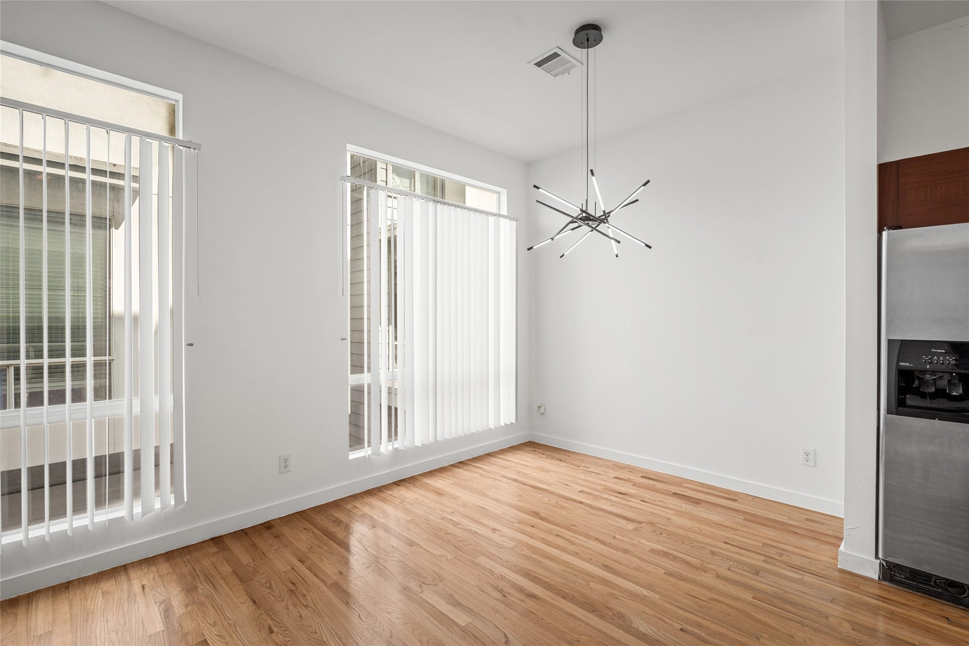 5712 Winsome Lane, #5, Houston, TX 77057 ***Virtually staged to show the room's potential when furniture is added.***