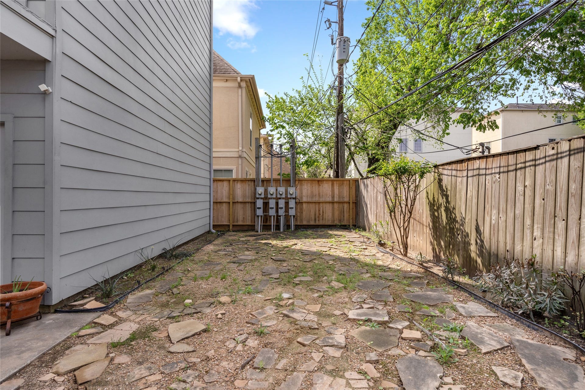 5712 Winsome Lane, #5, Houston, TX 77057 Spacious courtyard offering a private outdoor retreat, perfect for relaxing, entertaining, or enjoying the fresh air in a tranquil setting.