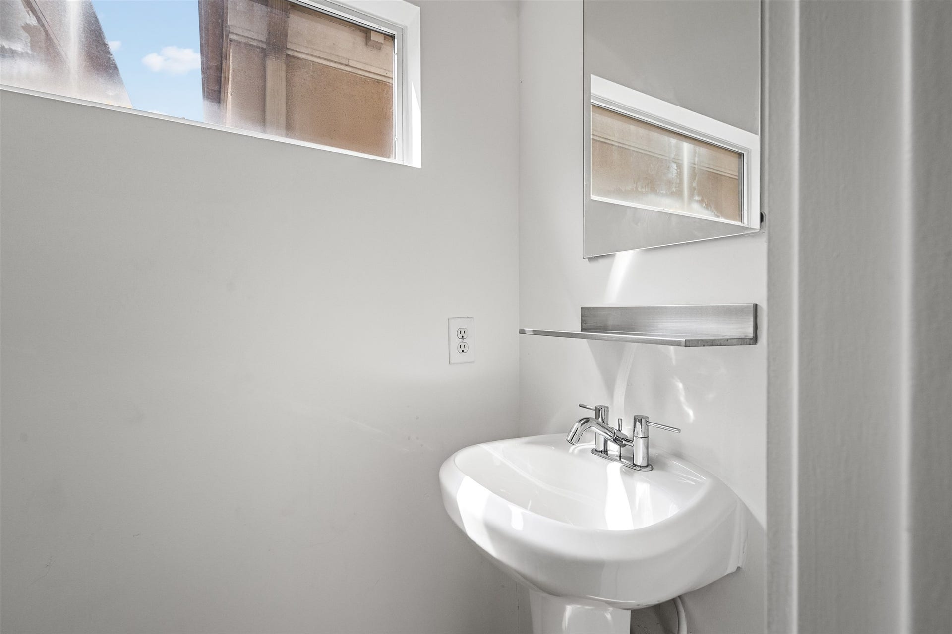 5712 Winsome Lane, #5, Houston, TX 77057 Convenient half bath offering style and functionality, perfect for guests and everyday use.