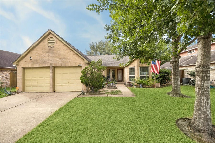 Property photo for 2202 Westwood Drive, Stafford, TX