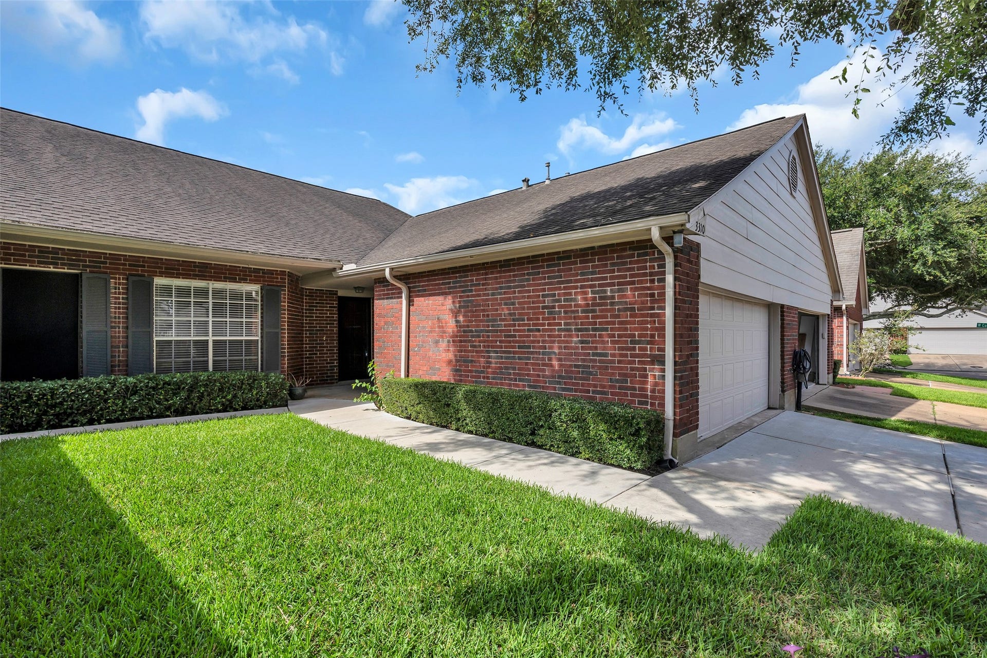 3310 Country Meadows Court, Pearland, TX 77584 The exterior makes a great first impression, while the setting provides added privacy and everyday convenience.