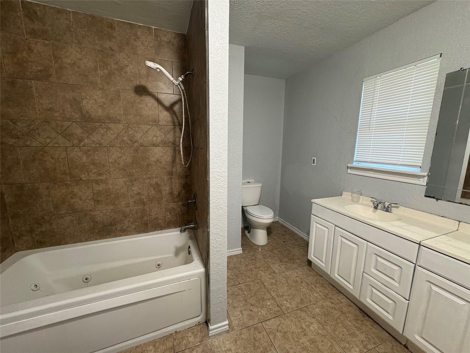 825 Magnolia Street, Lake Jackson, TX 77566 825 Magnolia Street, Lake Jackson, TX 77566