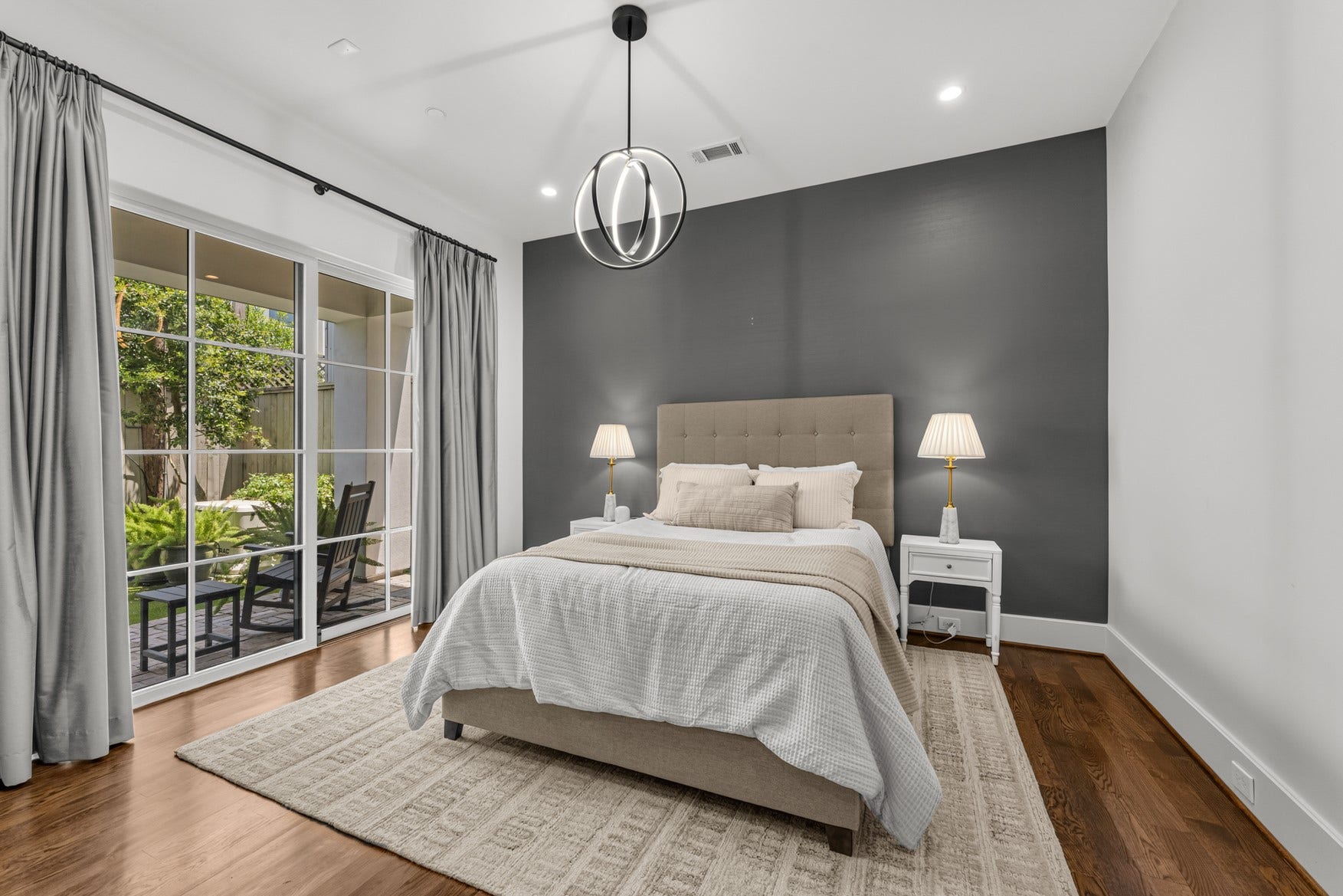 2328 Bissonnet Street, Houston, TX 77005 Guest bedroom down with en suite and access to maintenance free backyard