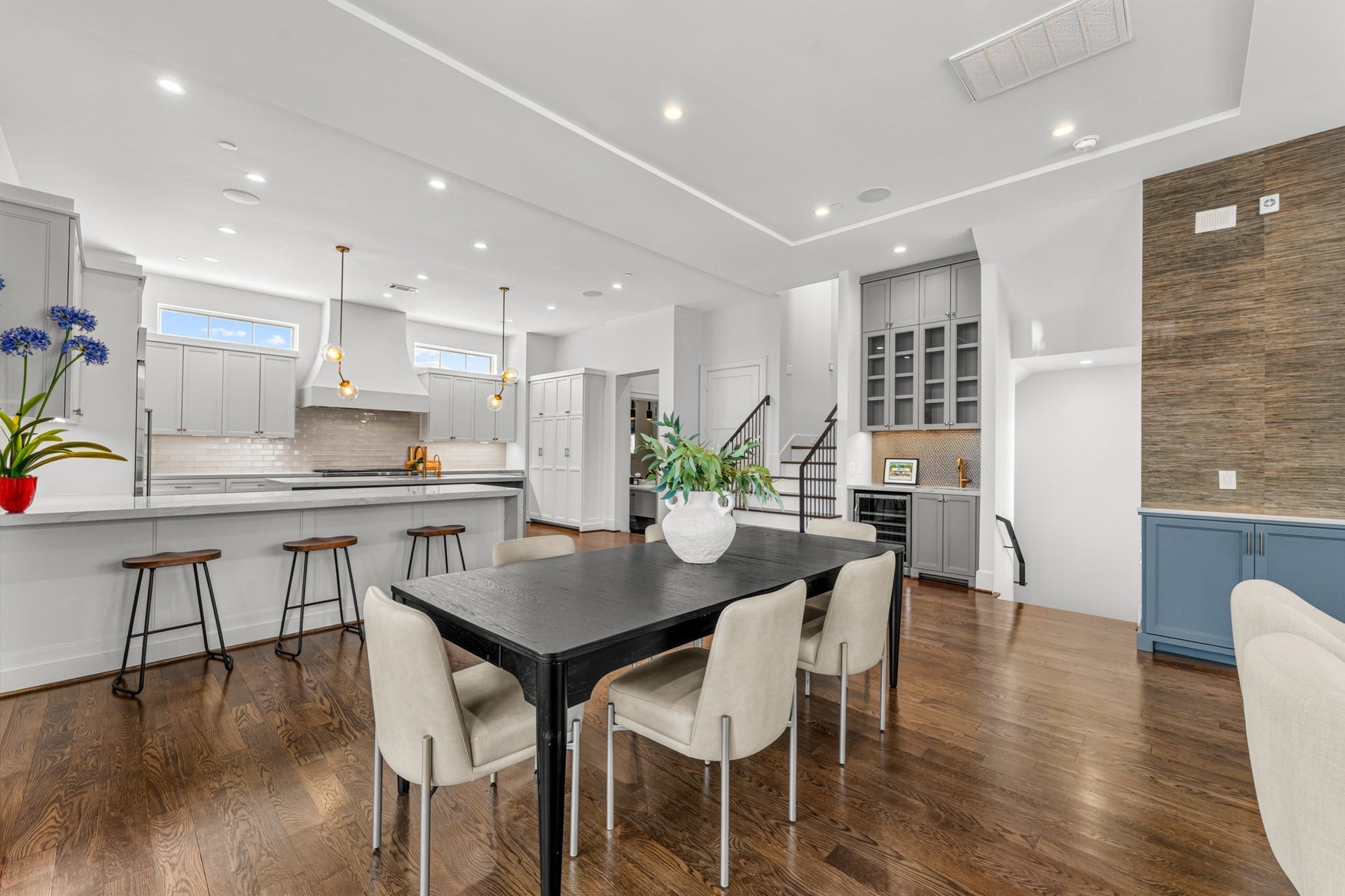 2328 Bissonnet Street, Houston, TX 77005 2328 Bissonnet Street, Houston, TX 77005