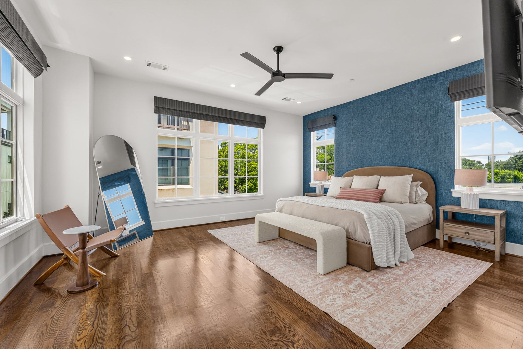2328 Bissonnet Street, Houston, TX 77005 Motorized window coverings in primary BR