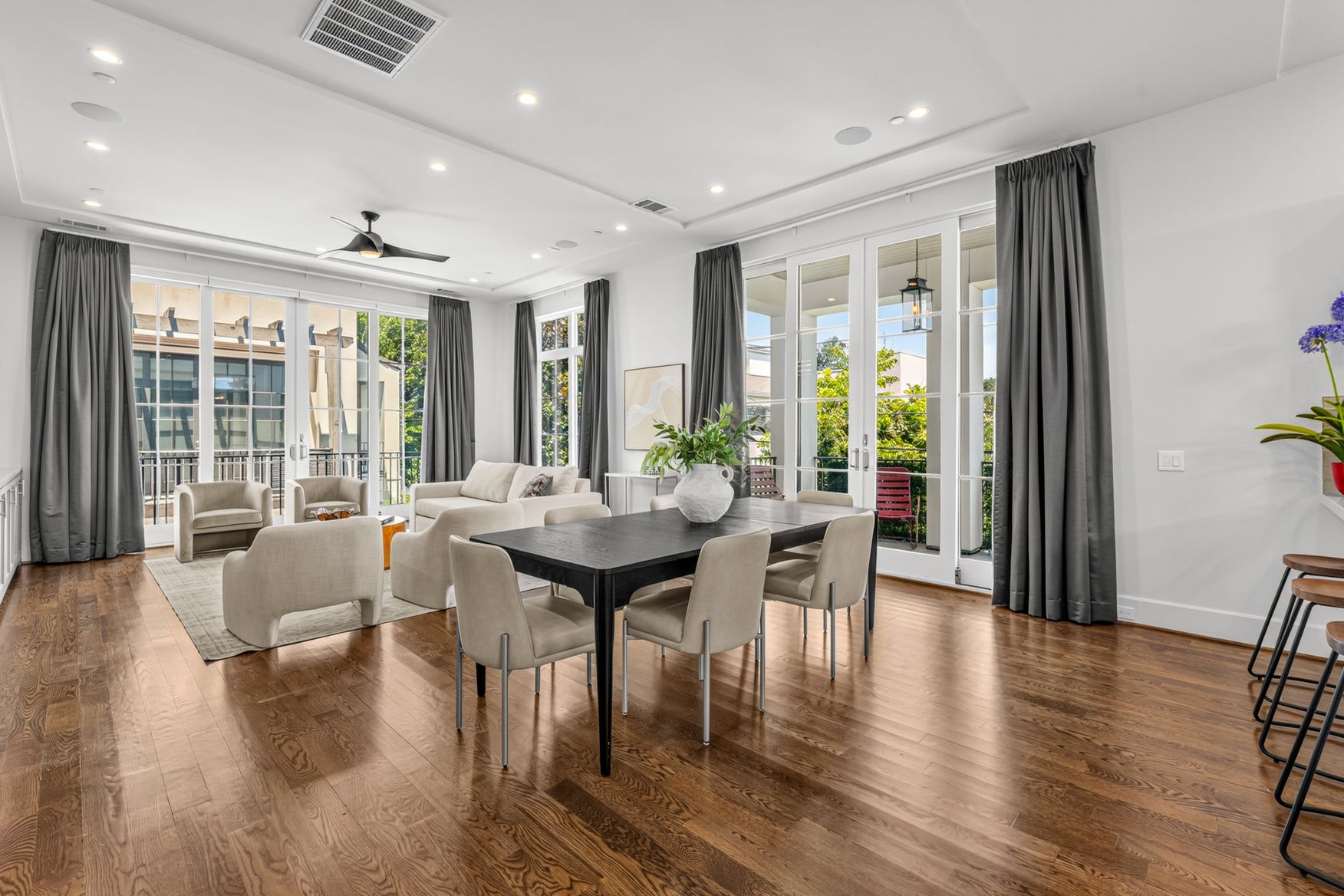 2328 Bissonnet Street, Houston, TX 77005 Motorized curtains and motorized Hunter Douglas shades