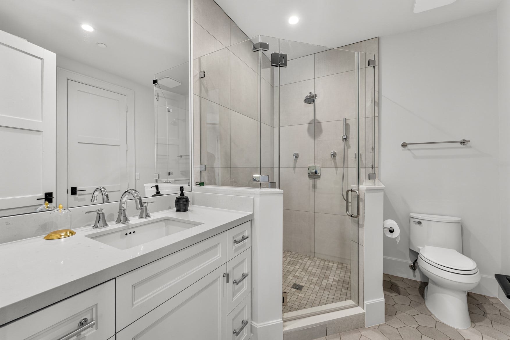 2328 Bissonnet Street, Houston, TX 77005 2328 Bissonnet Street, Houston, TX 77005