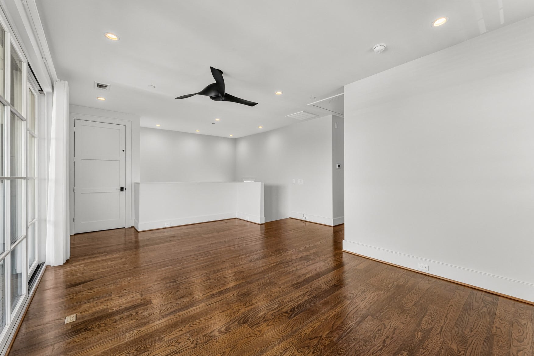 2328 Bissonnet Street, Houston, TX 77005 Perfect for game room, media room, second office, etc.