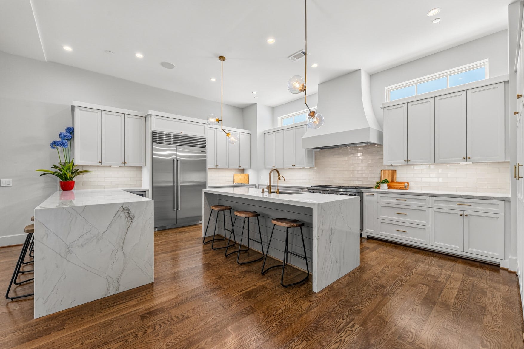 2328 Bissonnet Street, Houston, TX 77005 12 foot ceilings!