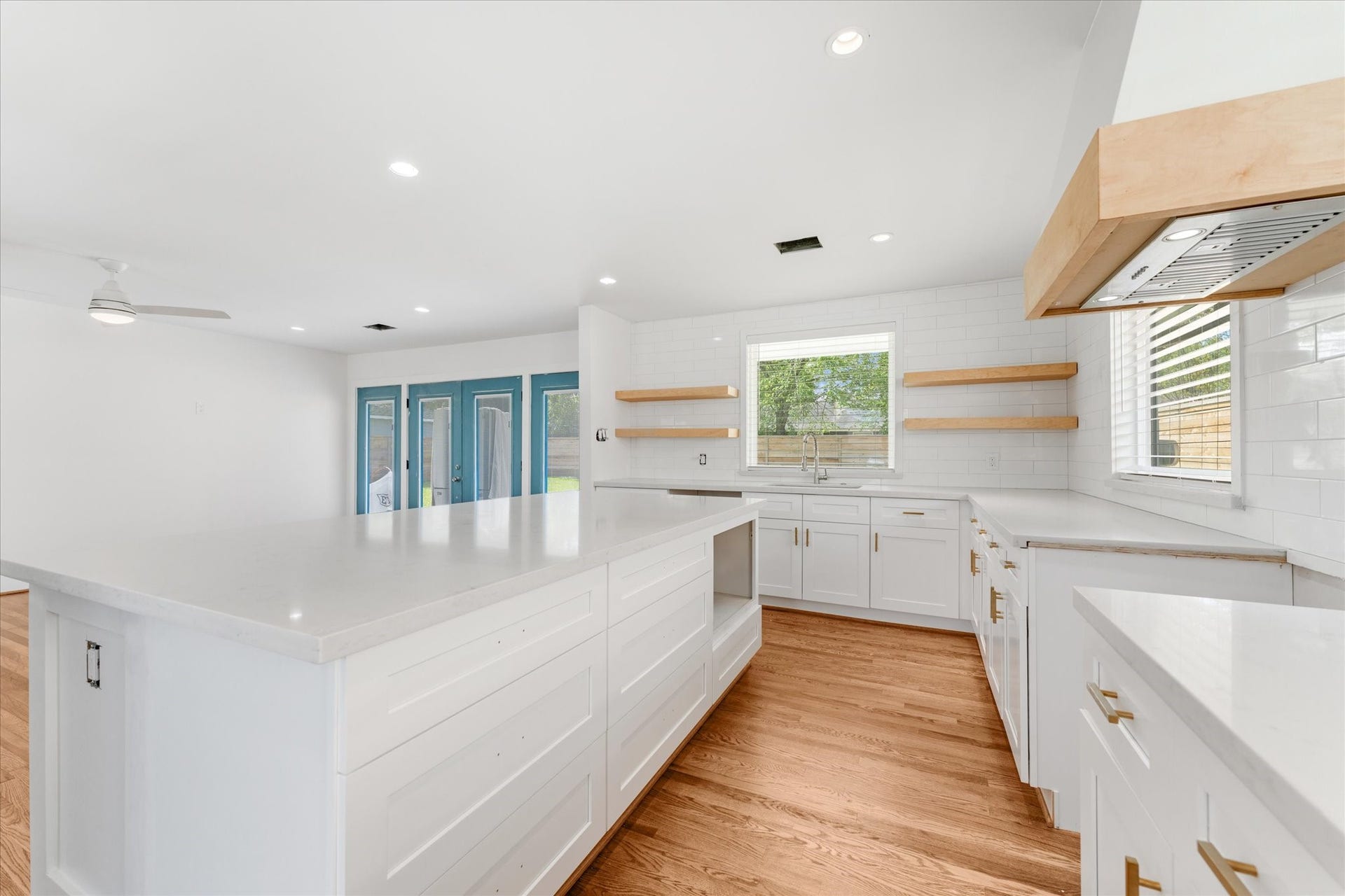 1845 Huge Oaks Street, Houston, TX 77055 1845 Huge Oaks Street, Houston, TX 77055