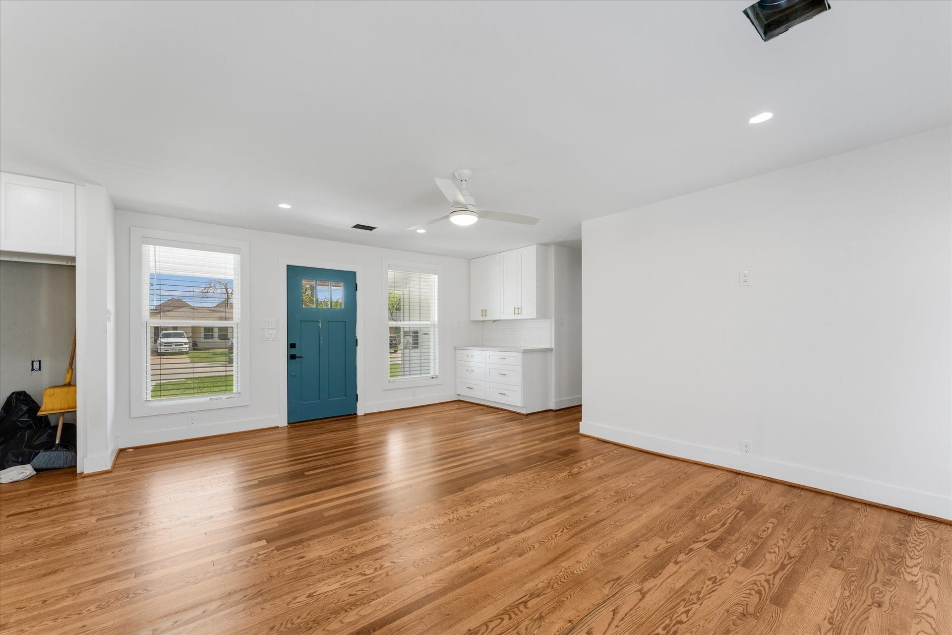 1845 Huge Oaks Street, Houston, TX 77055 1845 Huge Oaks Street, Houston, TX 77055