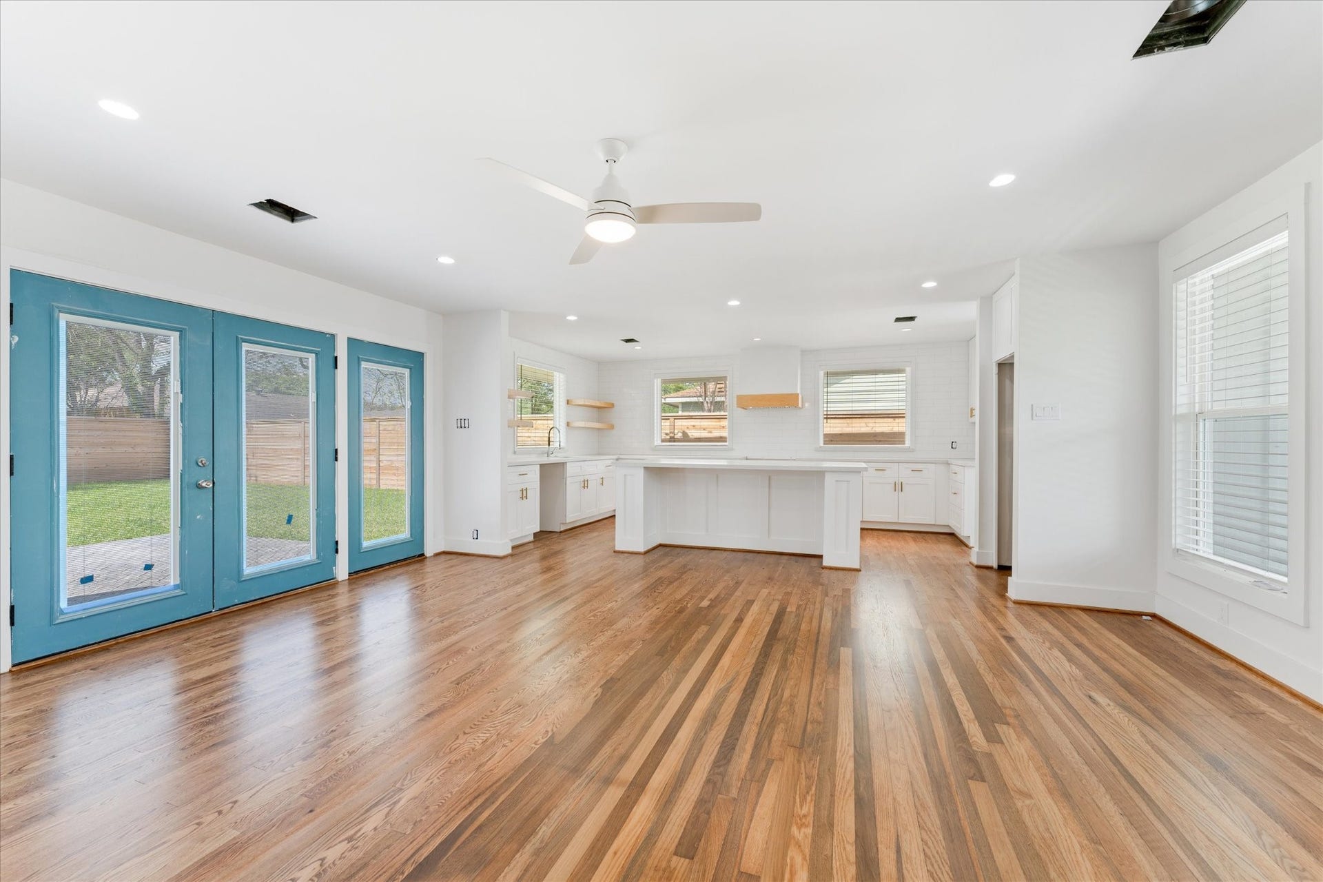 1845 Huge Oaks Street, Houston, TX 77055 1845 Huge Oaks Street, Houston, TX 77055