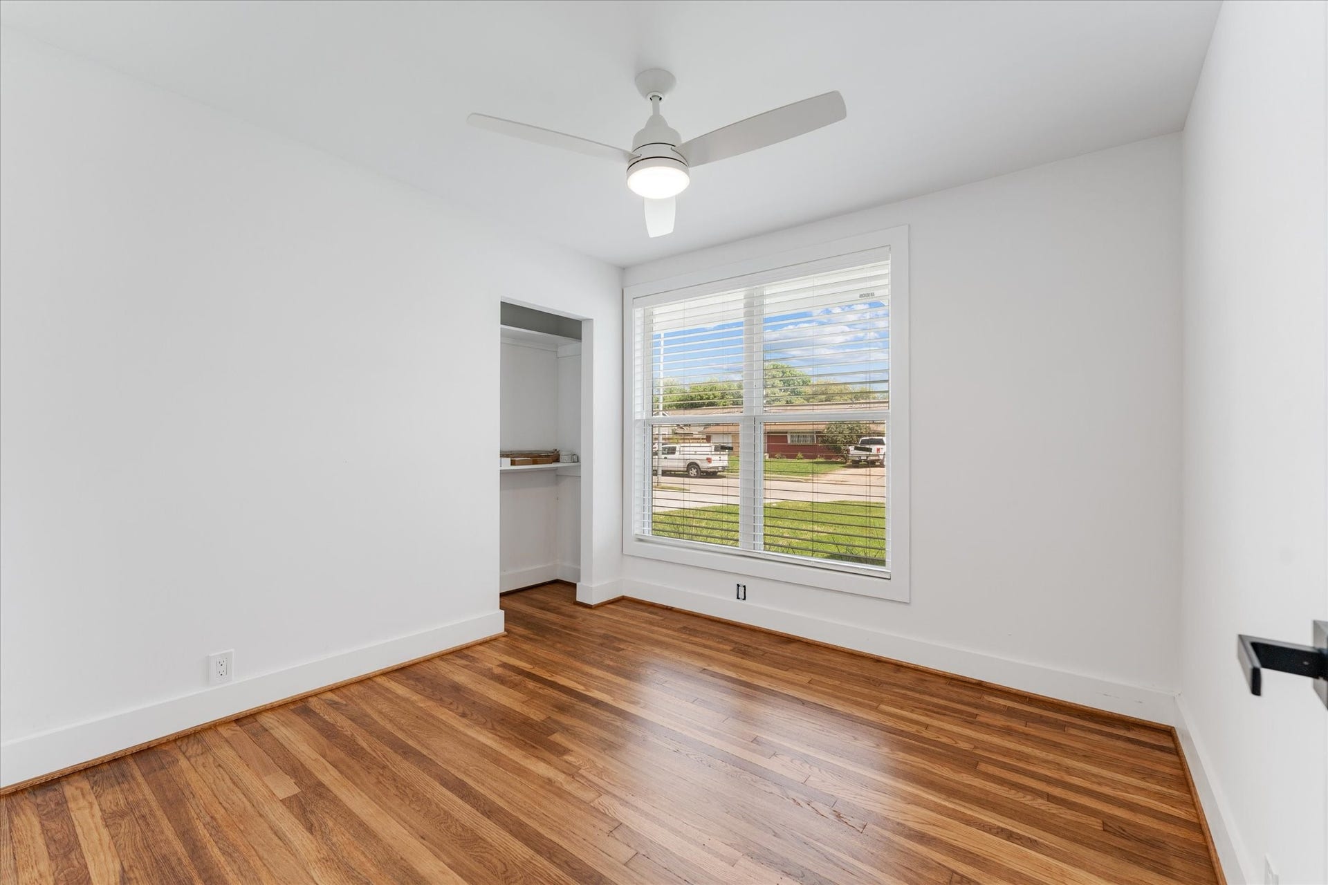 1845 Huge Oaks Street, Houston, TX 77055 1845 Huge Oaks Street, Houston, TX 77055