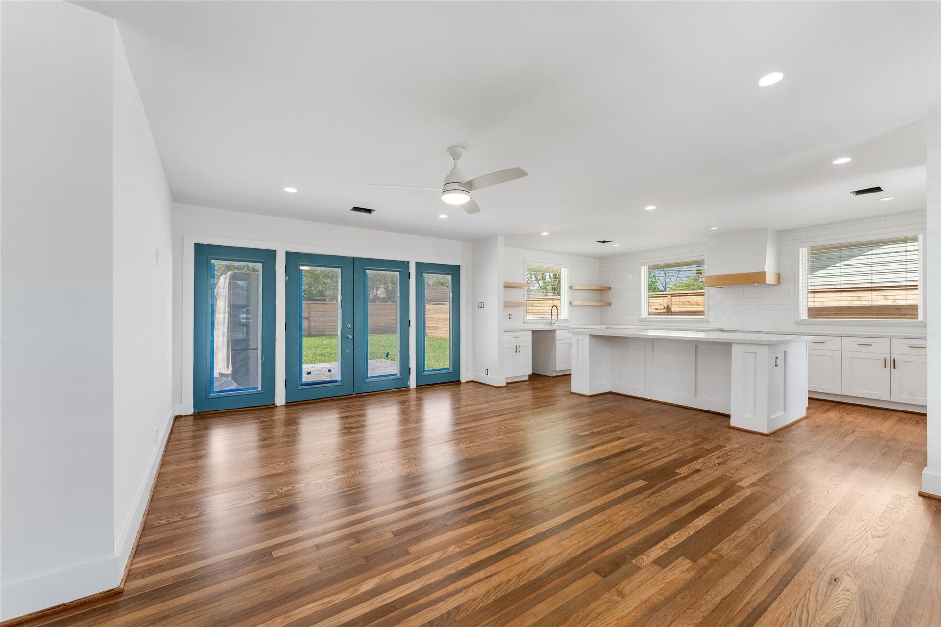 1845 Huge Oaks Street, Houston, TX 77055 1845 Huge Oaks Street, Houston, TX 77055