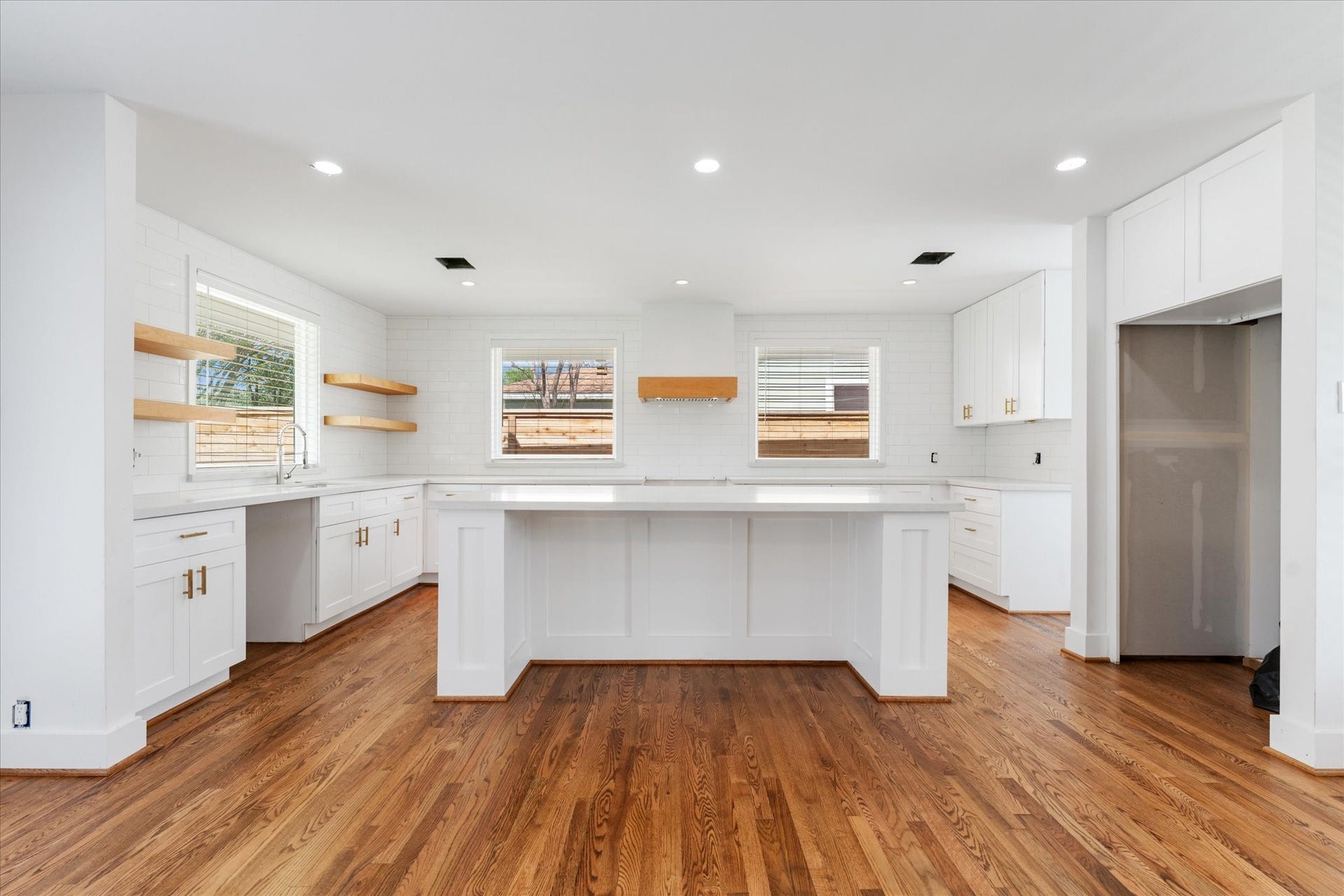 1845 Huge Oaks Street, Houston, TX 77055 1845 Huge Oaks Street, Houston, TX 77055