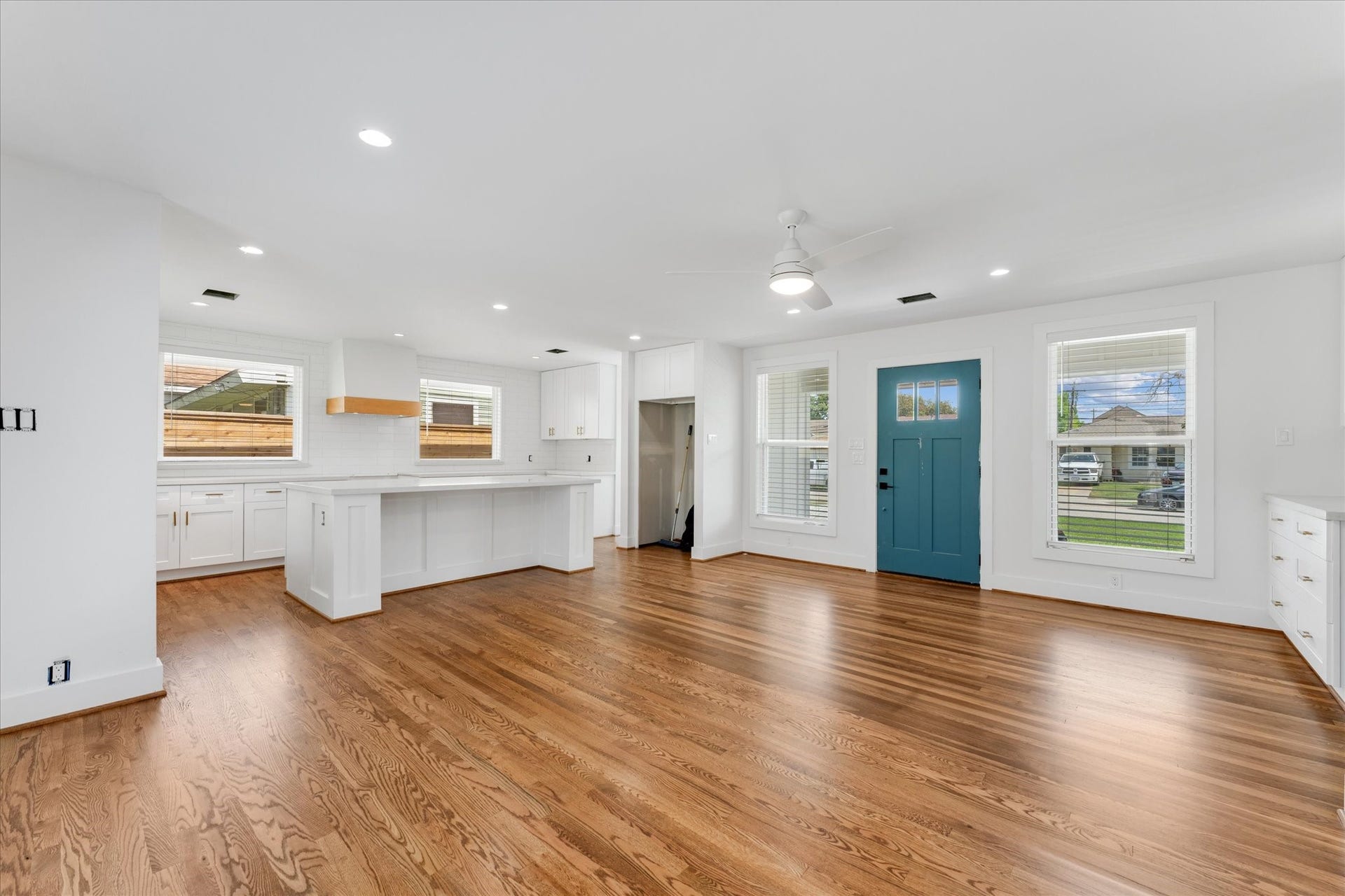 1845 Huge Oaks Street, Houston, TX 77055 1845 Huge Oaks Street, Houston, TX 77055