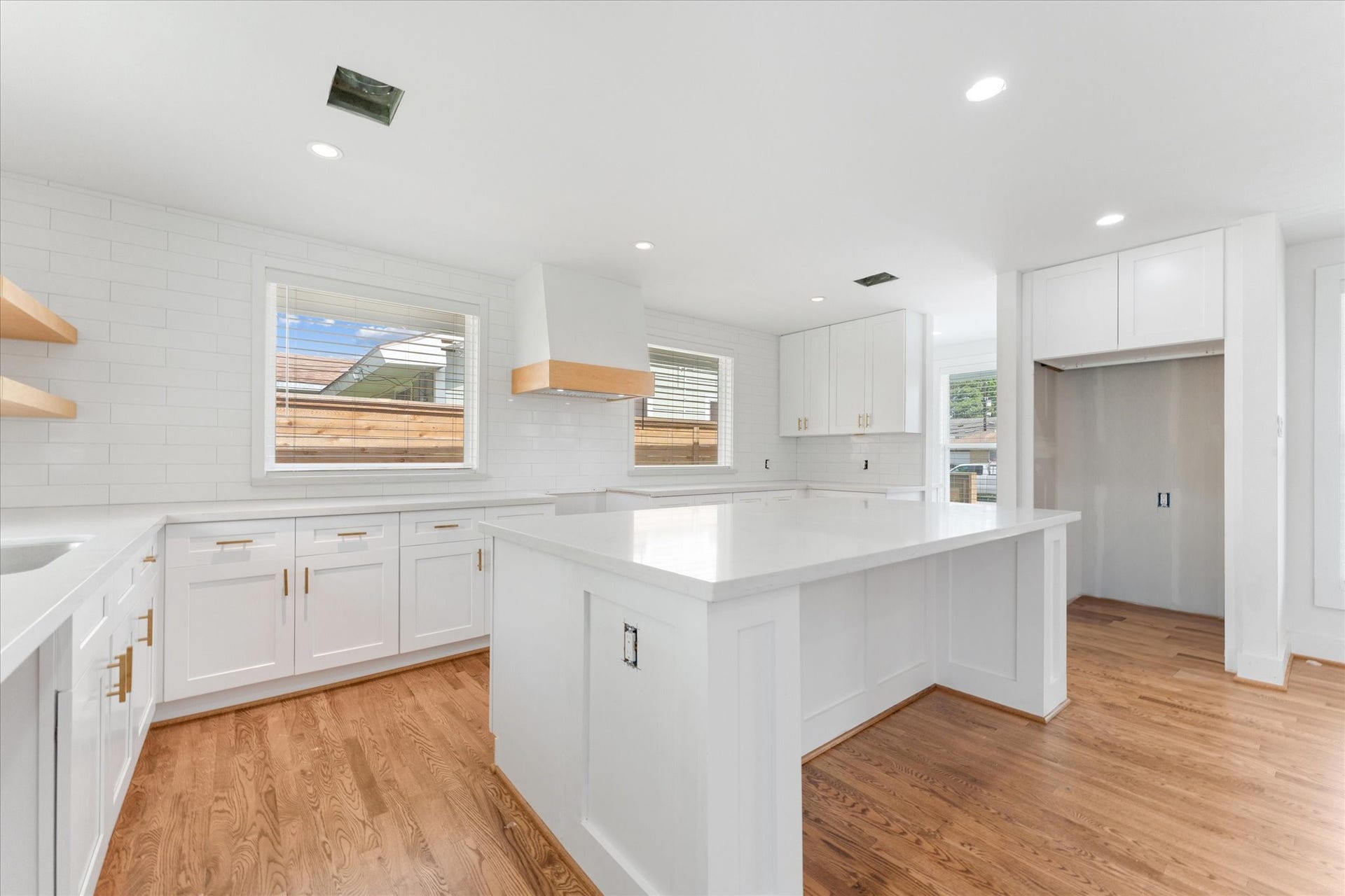 1845 Huge Oaks Street, Houston, TX 77055 1845 Huge Oaks Street, Houston, TX 77055