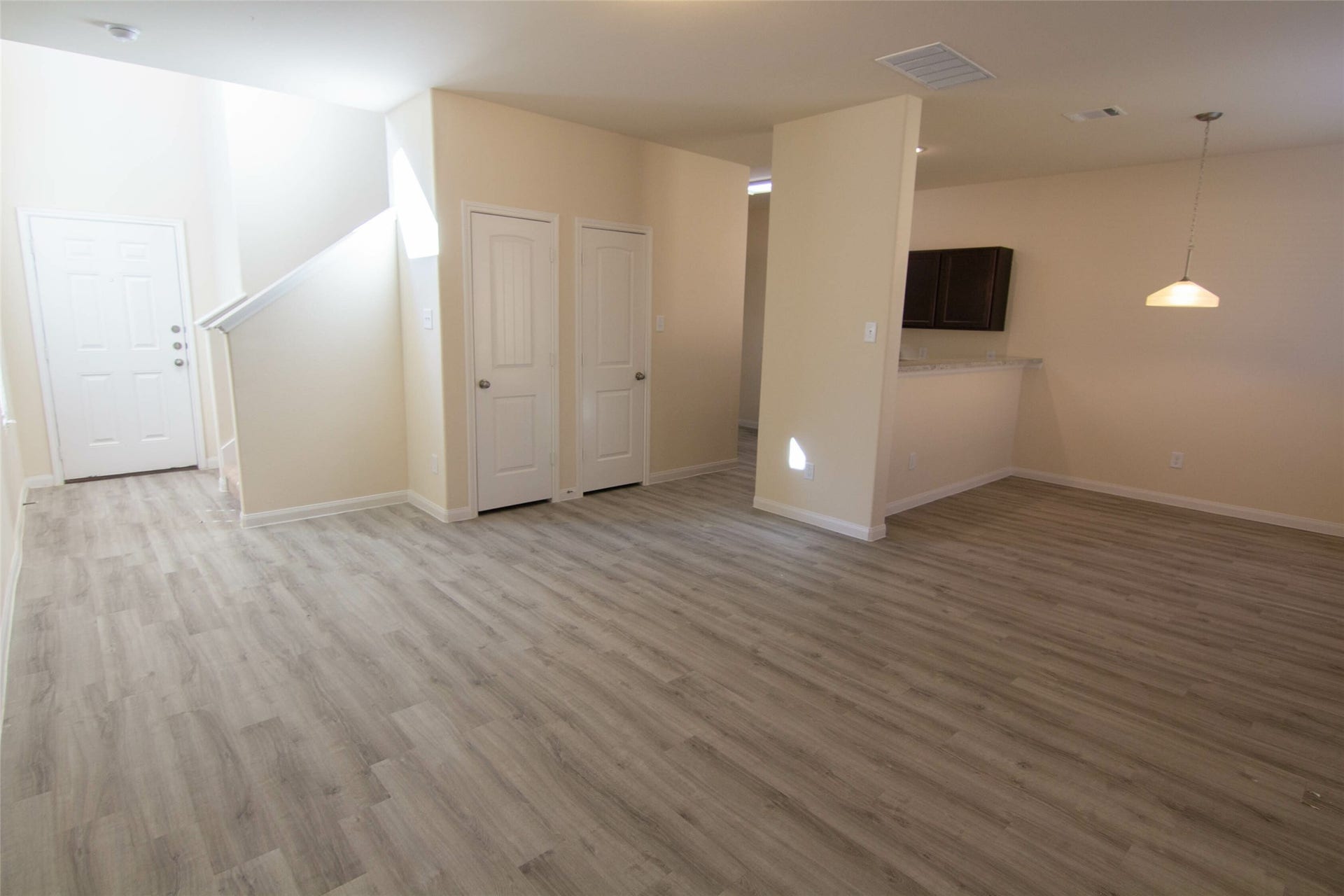 4106 Farmers Pass Road, Houston, TX 77014 Photos may be representative of the floor plan and not the exact home. Finishes, layout, and features of the actual property for lease may vary.