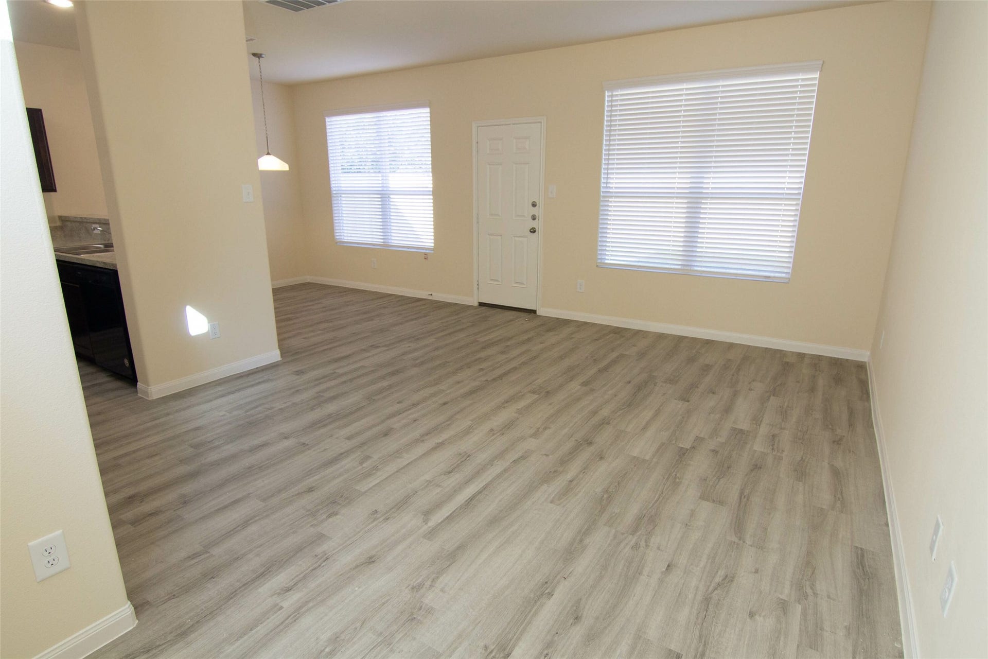 4106 Farmers Pass Road, Houston, TX 77014 Photos may be representative of the floor plan and not the exact home. Finishes, layout, and features of the actual property for lease may vary.