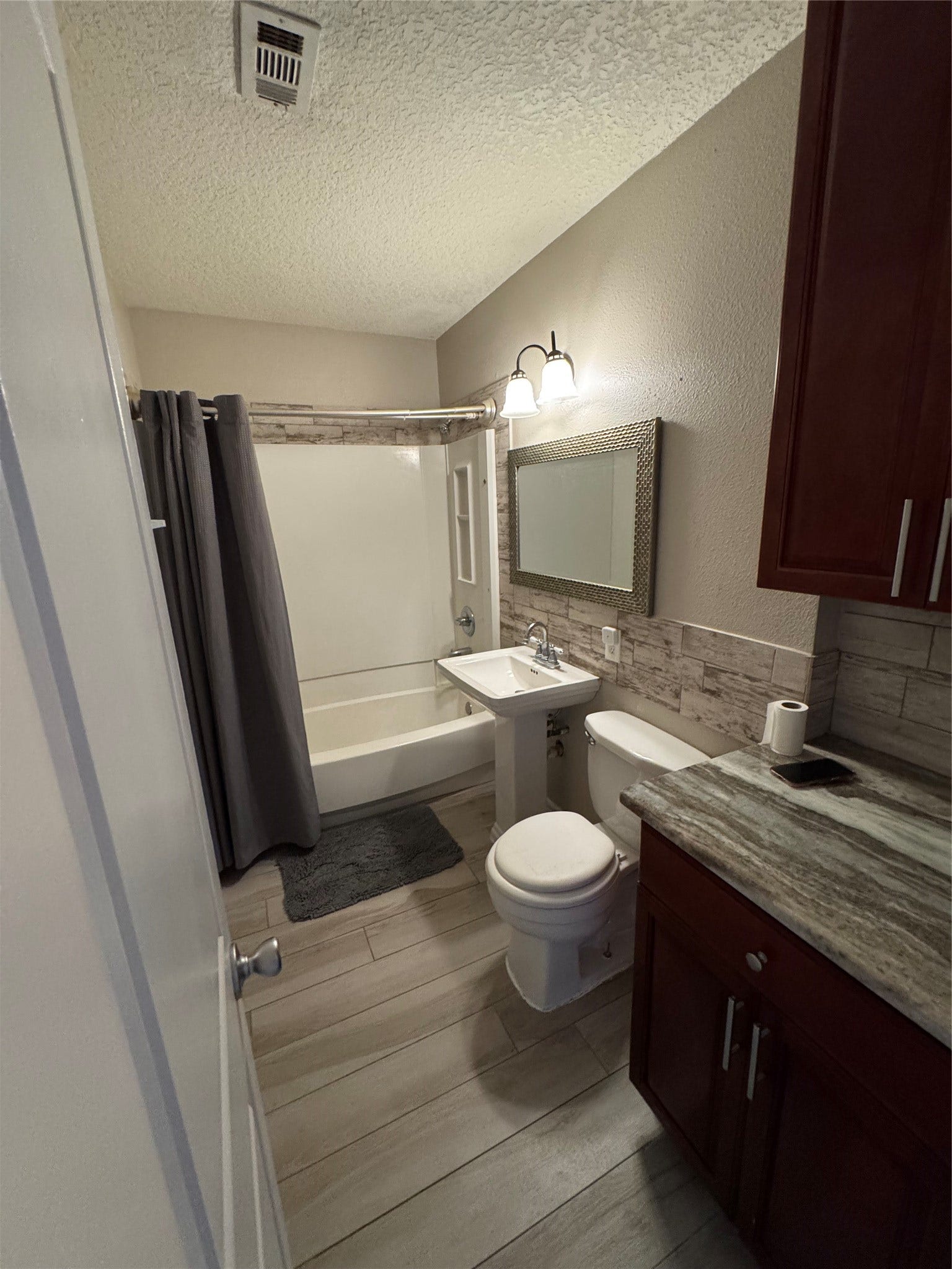 10702 Duncum Street, Houston, TX 77013 10702 Duncum Street, Houston, TX 77013
