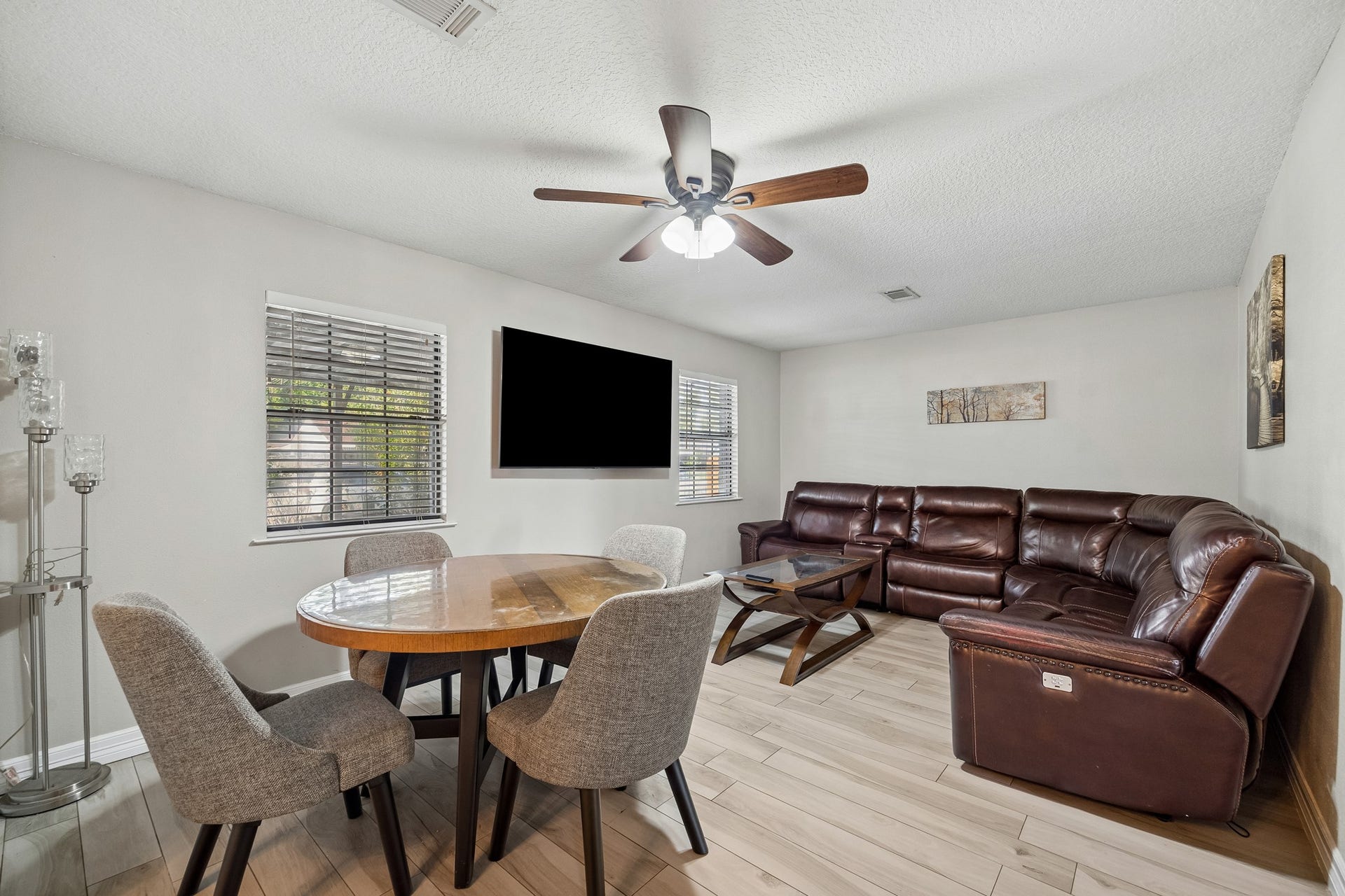 10702 Duncum Street, Houston, TX 77013 Cozy dining room open to the living room, great for entertaining.