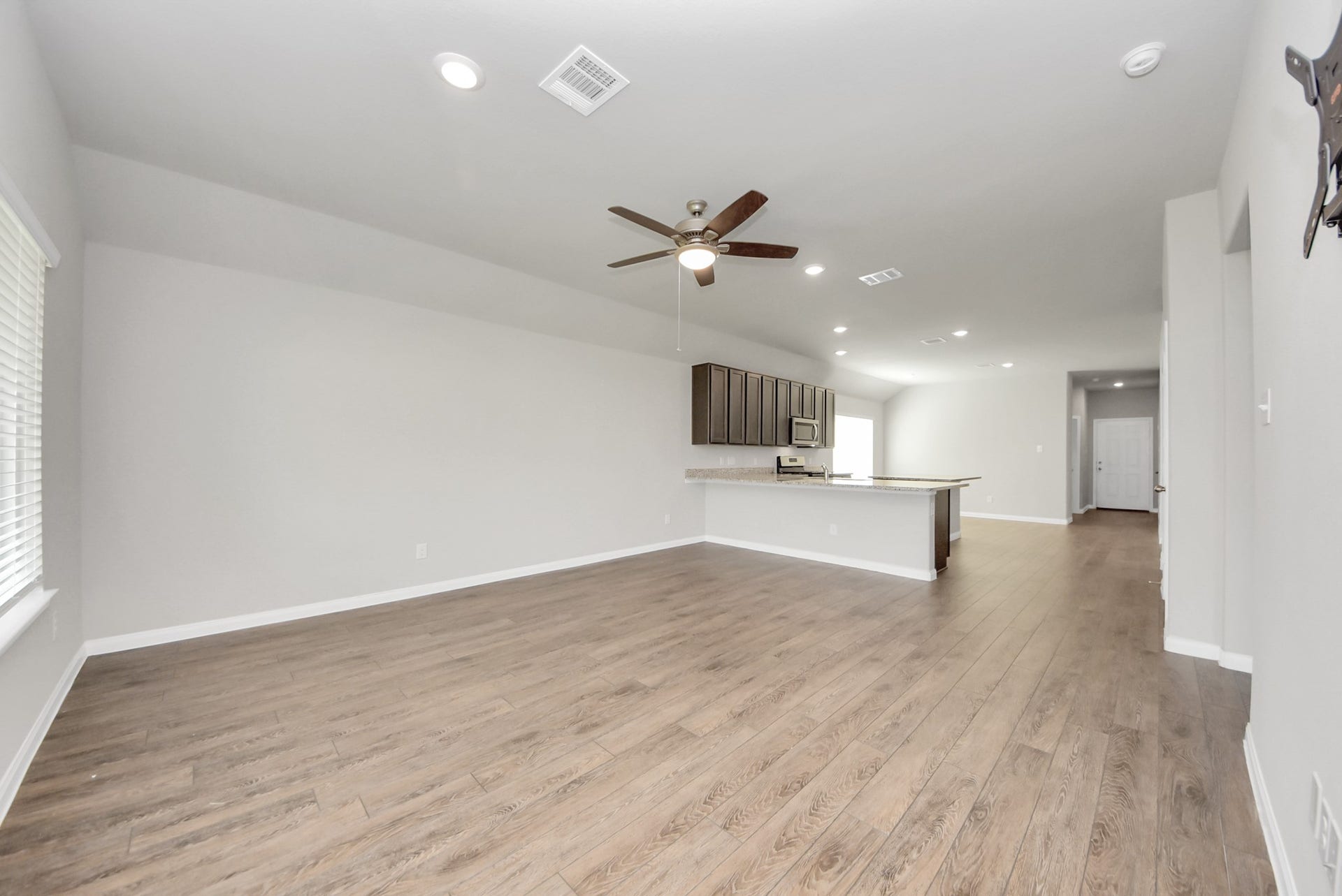 5411 Briana Dee Drive, Rosharon, TX 77583 Living