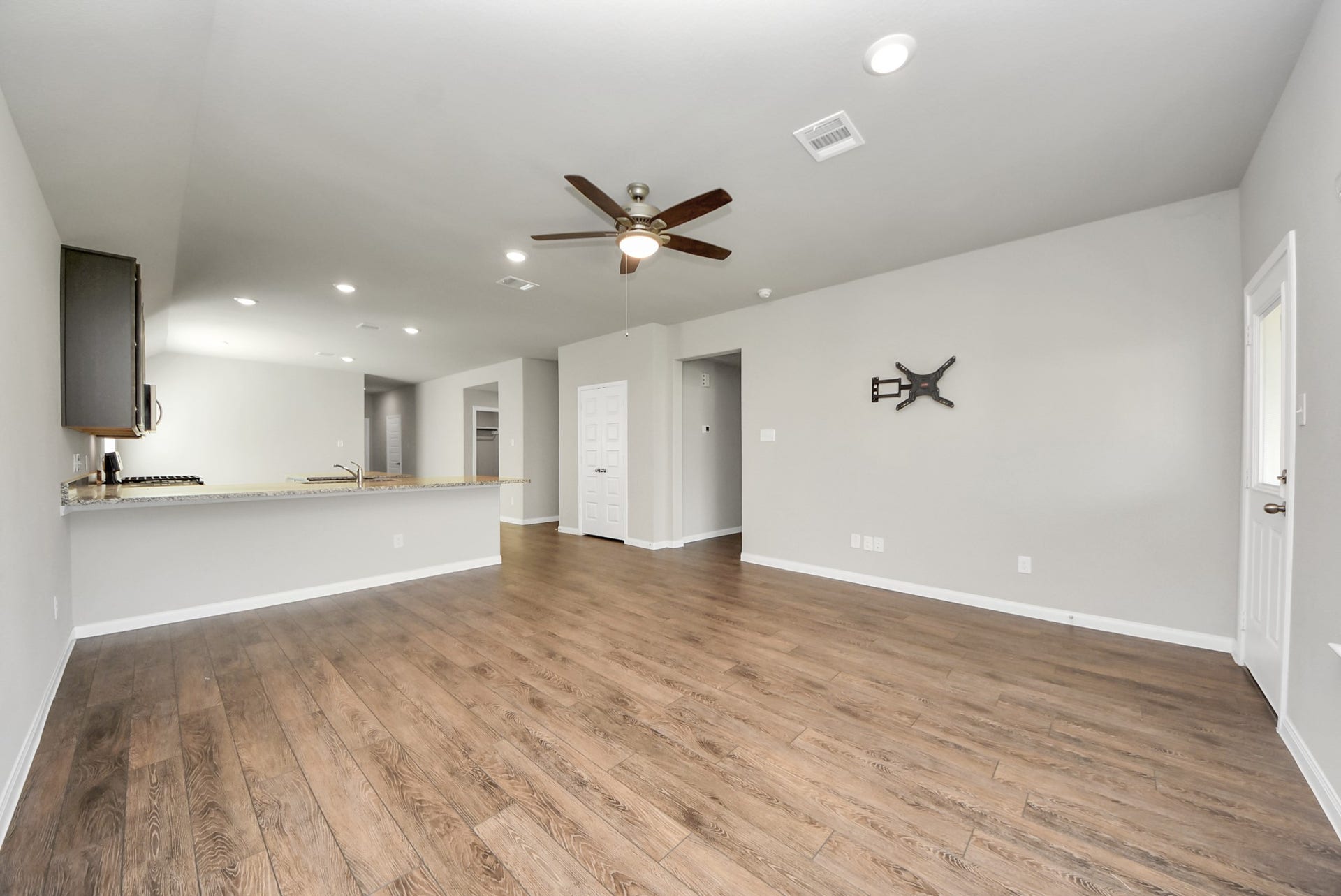 5411 Briana Dee Drive, Rosharon, TX 77583 Living