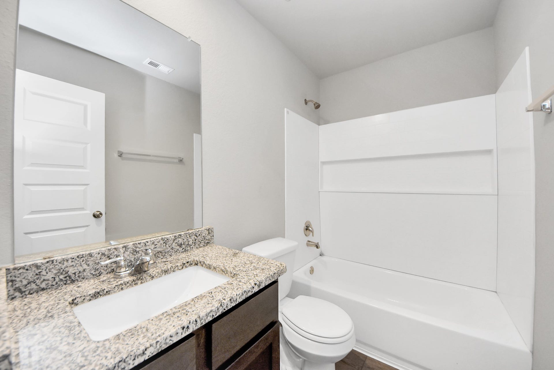 5411 Briana Dee Drive, Rosharon, TX 77583 Bathroom 2