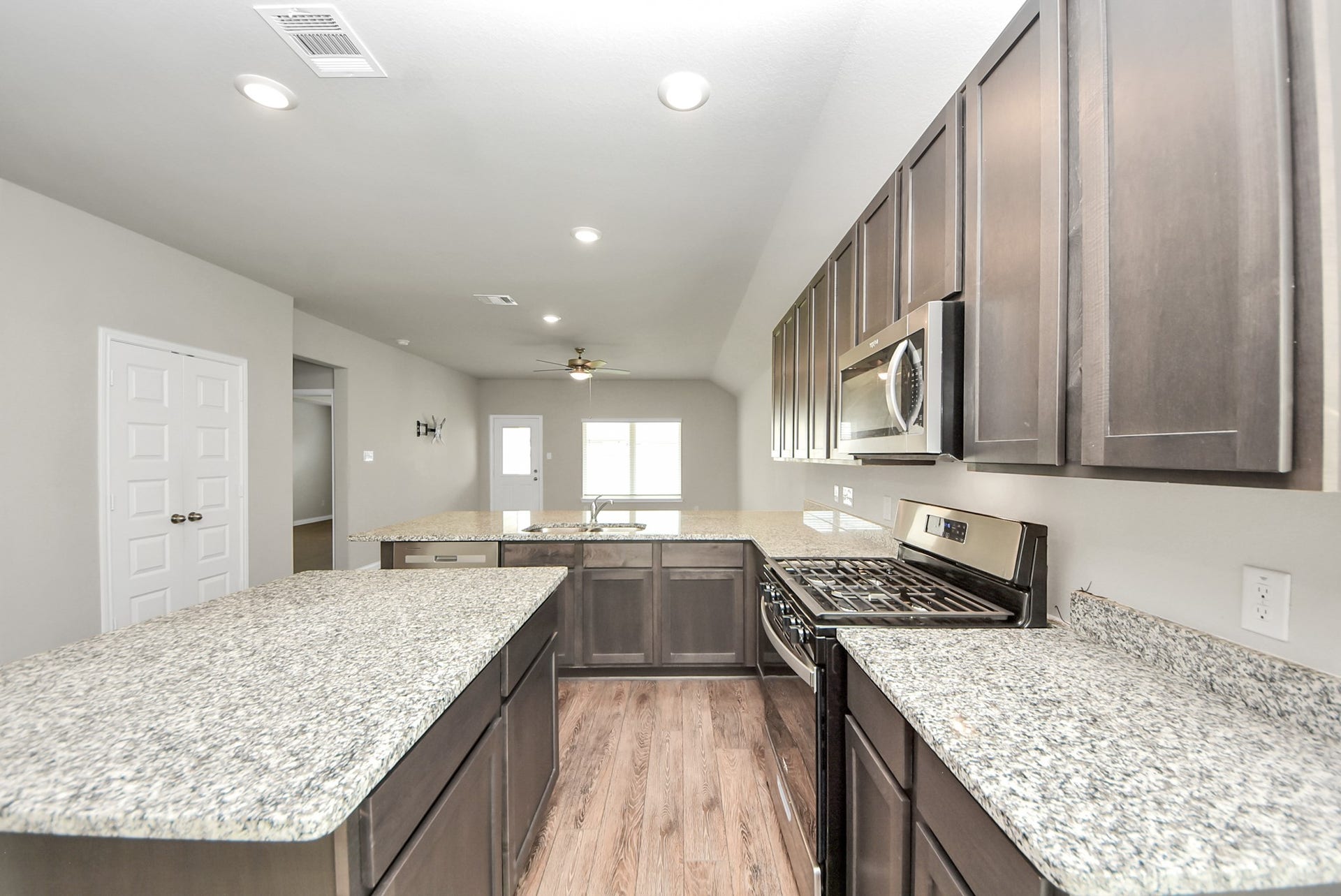 5411 Briana Dee Drive, Rosharon, TX 77583 Kitchen