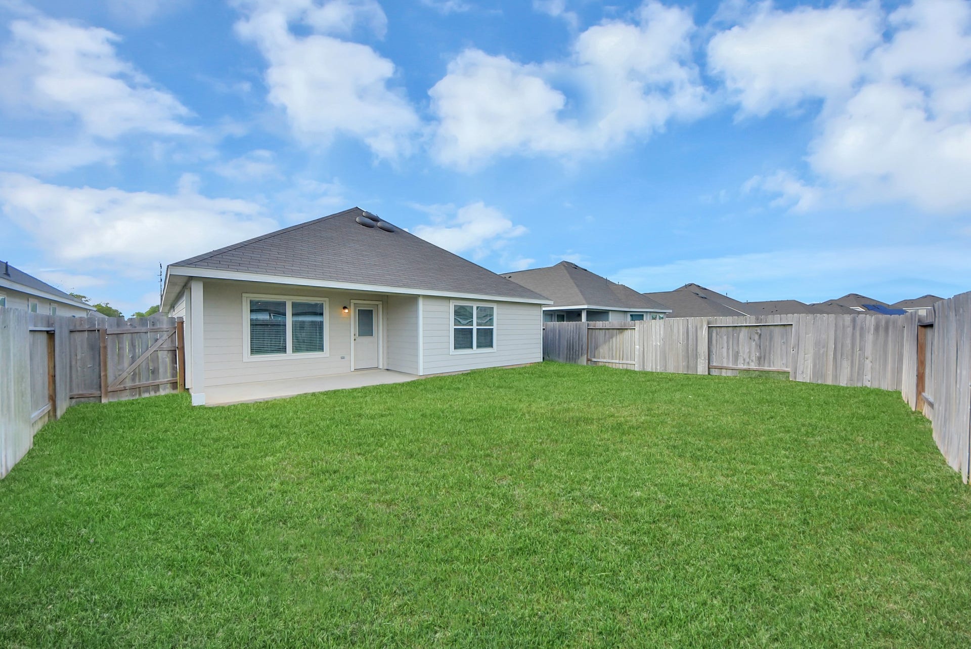 5411 Briana Dee Drive, Rosharon, TX 77583 Backyard