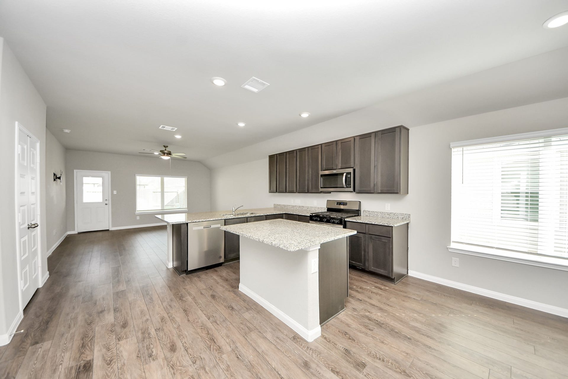5411 Briana Dee Drive, Rosharon, TX 77583 Kitchen