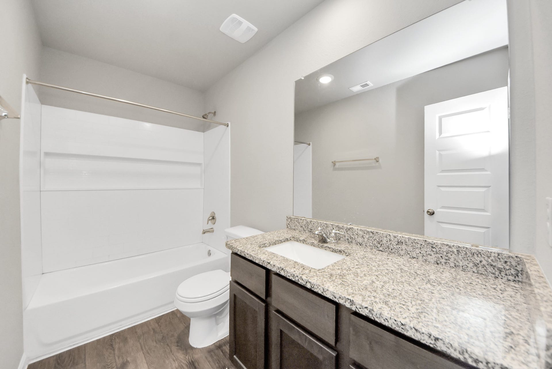 5411 Briana Dee Drive, Rosharon, TX 77583 Bathroom 3