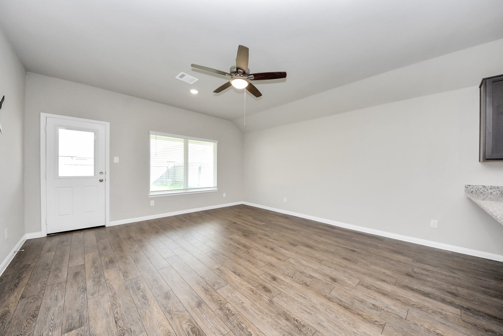5411 Briana Dee Drive, Rosharon, TX 77583 Living