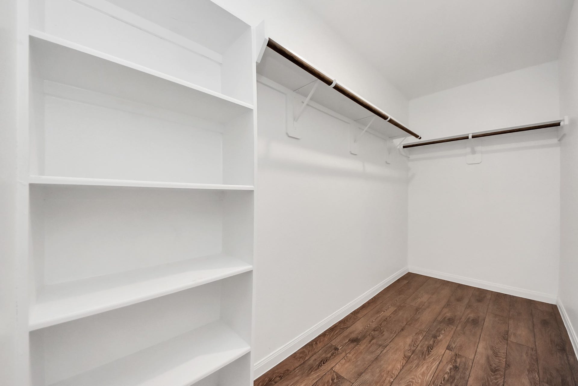 5411 Briana Dee Drive, Rosharon, TX 77583 Primary Closet