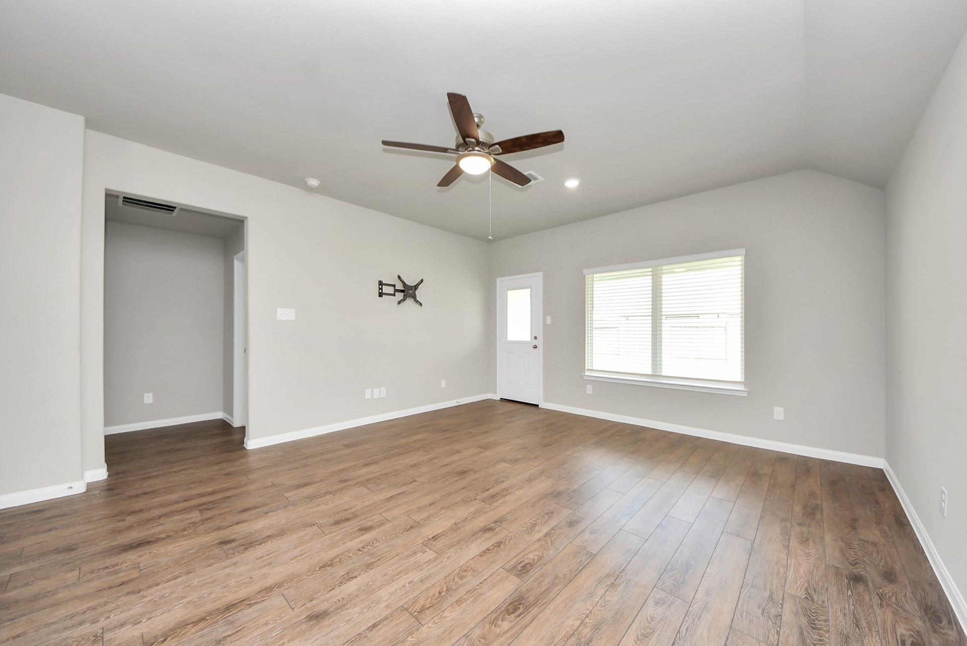 5411 Briana Dee Drive, Rosharon, TX 77583 Living
