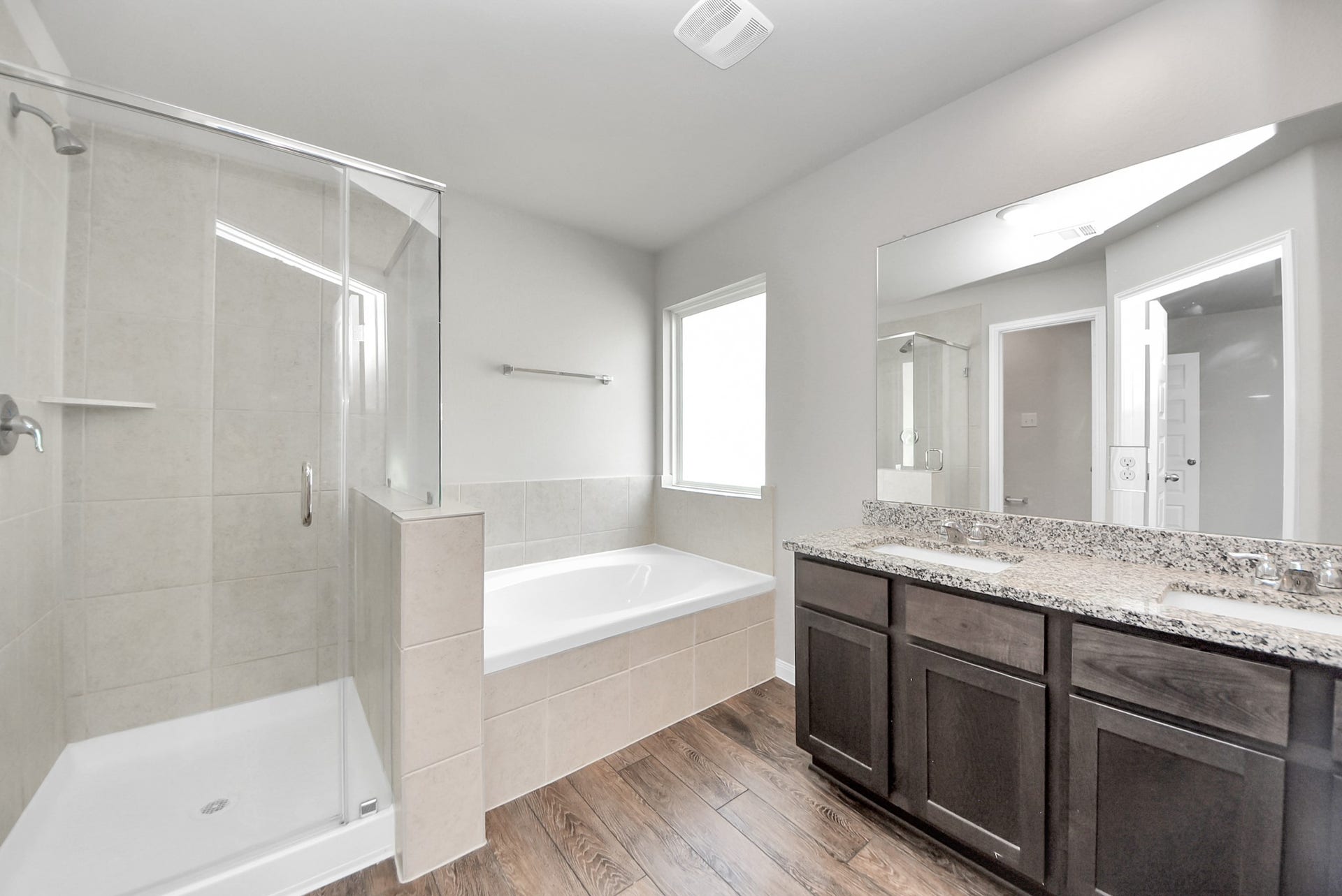 5411 Briana Dee Drive, Rosharon, TX 77583 Primary Bath