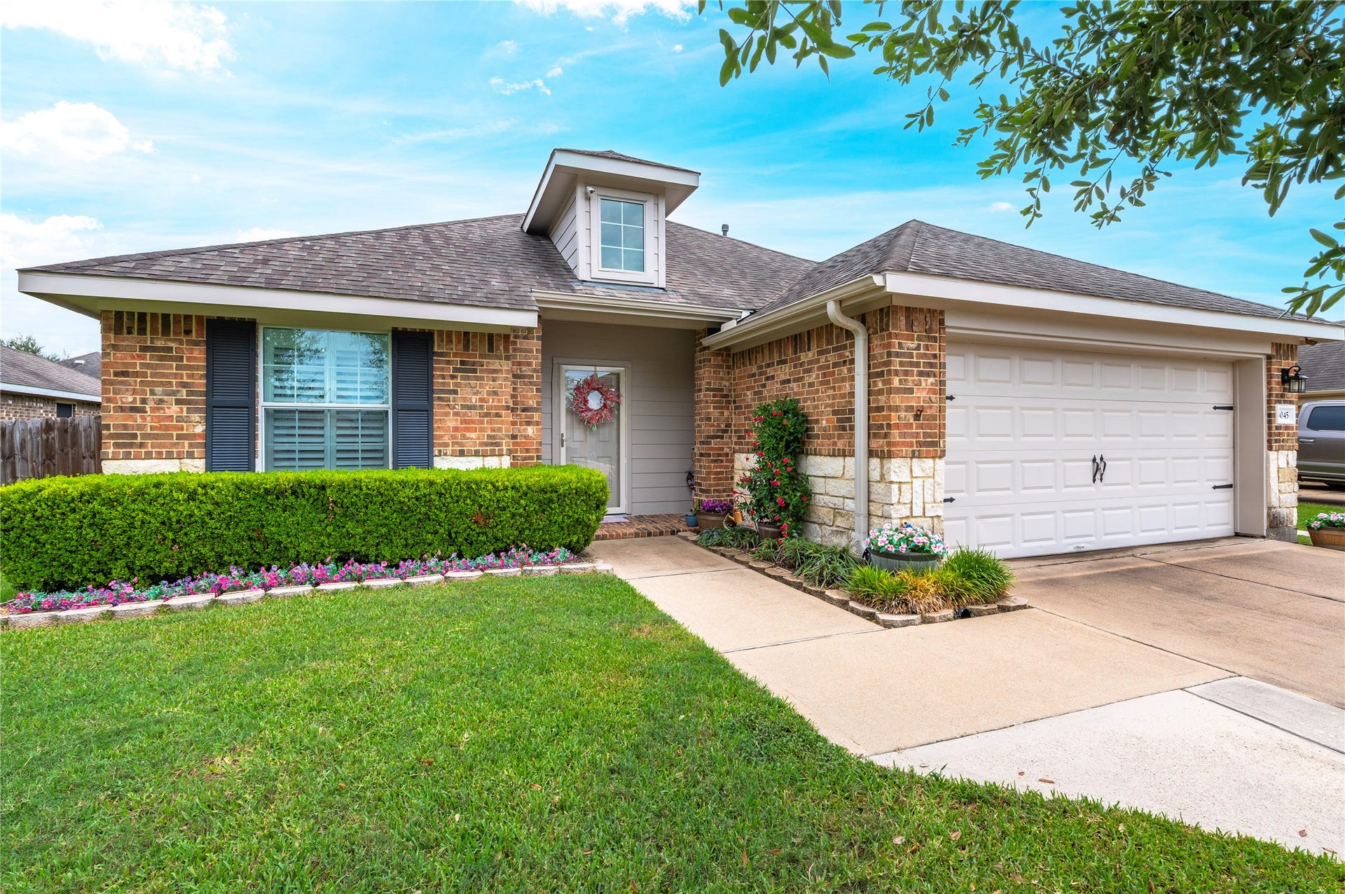 4045 Basswood Drive, Dickinson, TX 77539 4045 Basswood Drive, Dickinson, TX 77539