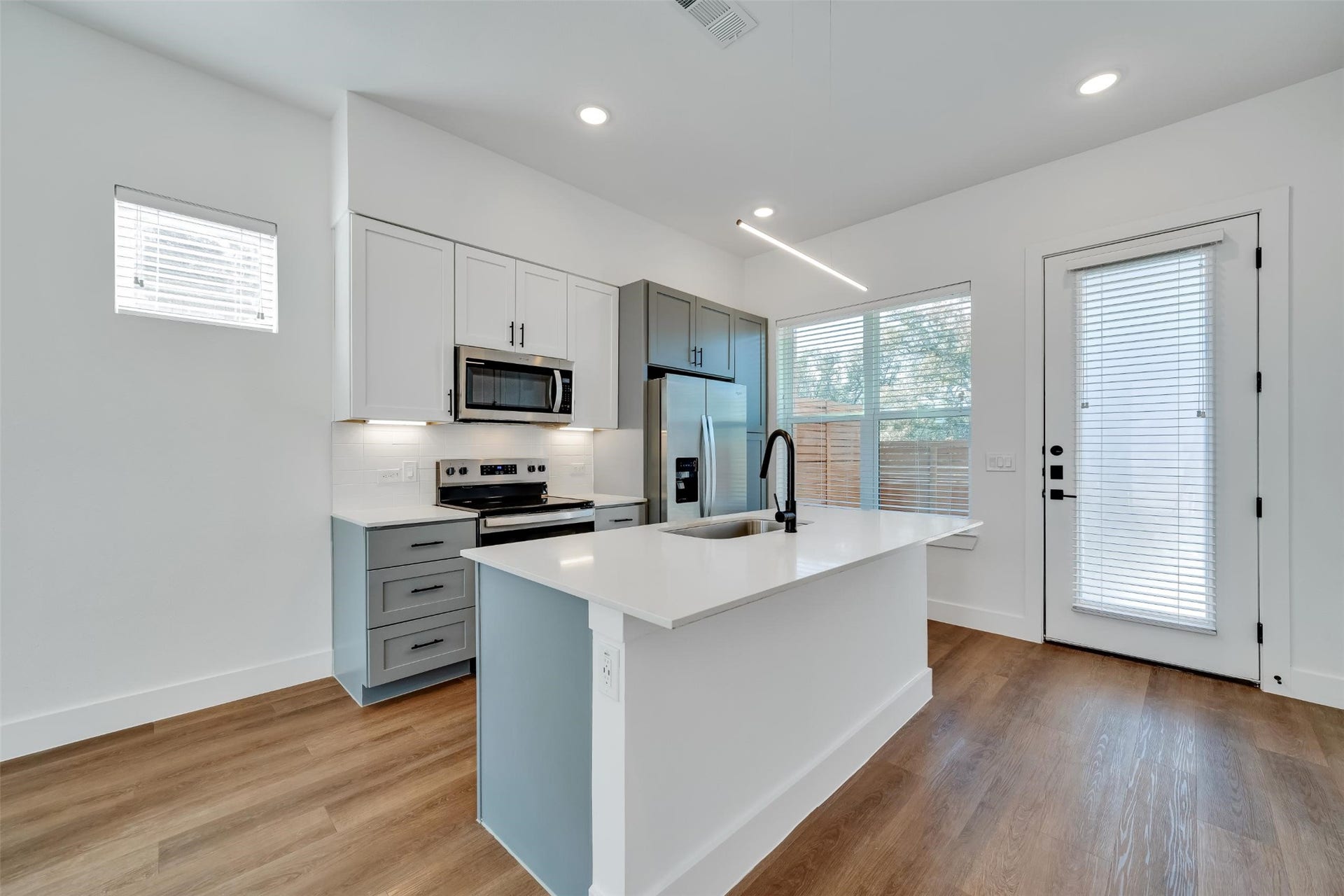 1601-404 Mustang Drive, Marble Falls, TX 78654 1601-404 Mustang Drive, Marble Falls, TX 78654