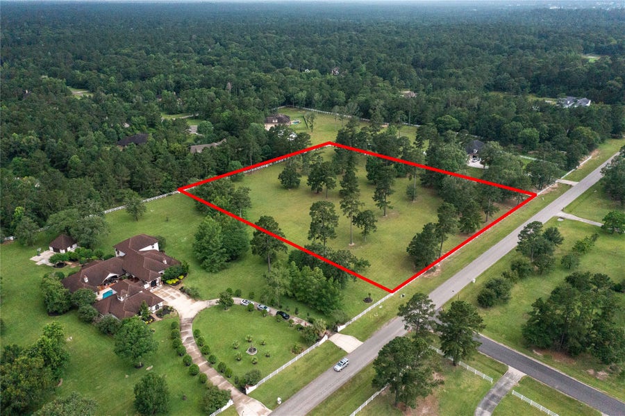 Property photo for 15477 Crown Oaks Drive, Montgomery, TX