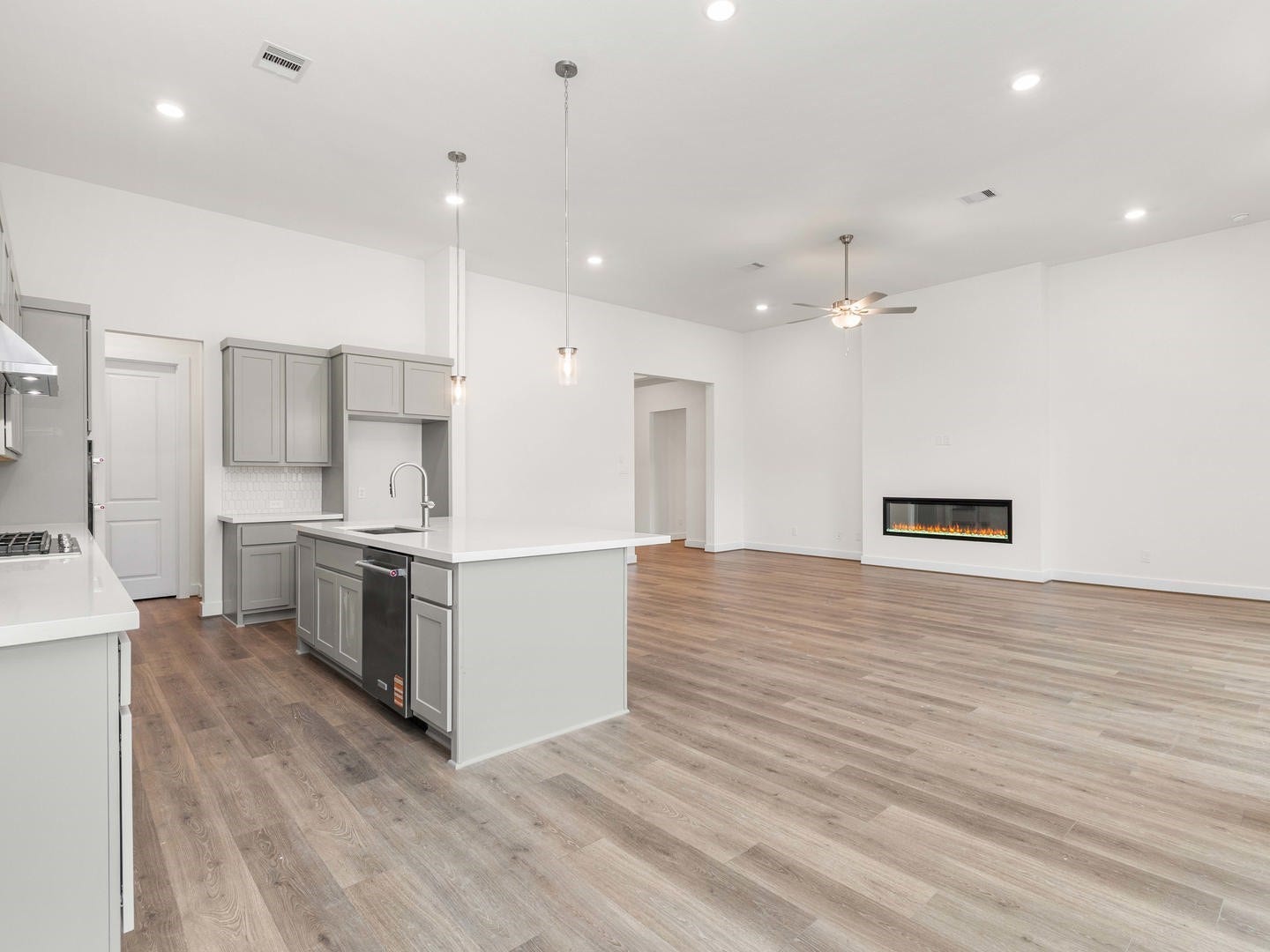 29738 Shady Glade Lane, Magnolia, TX 77354 Woodhavyn_Indio Mission_16_Kitchen_07