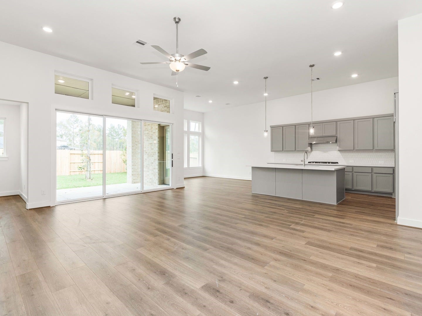 29738 Shady Glade Lane, Magnolia, TX 77354 Woodhavyn_Indio Mission_16_Living Room_01