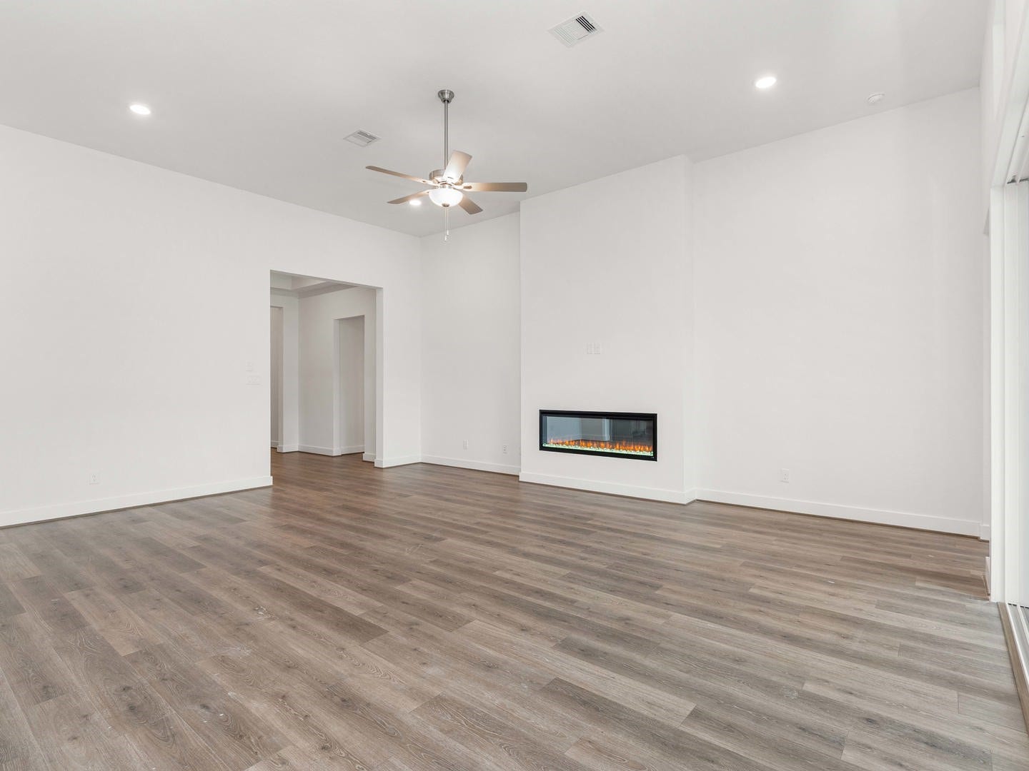 29738 Shady Glade Lane, Magnolia, TX 77354 Woodhavyn_Indio Mission_16_Living Room_02