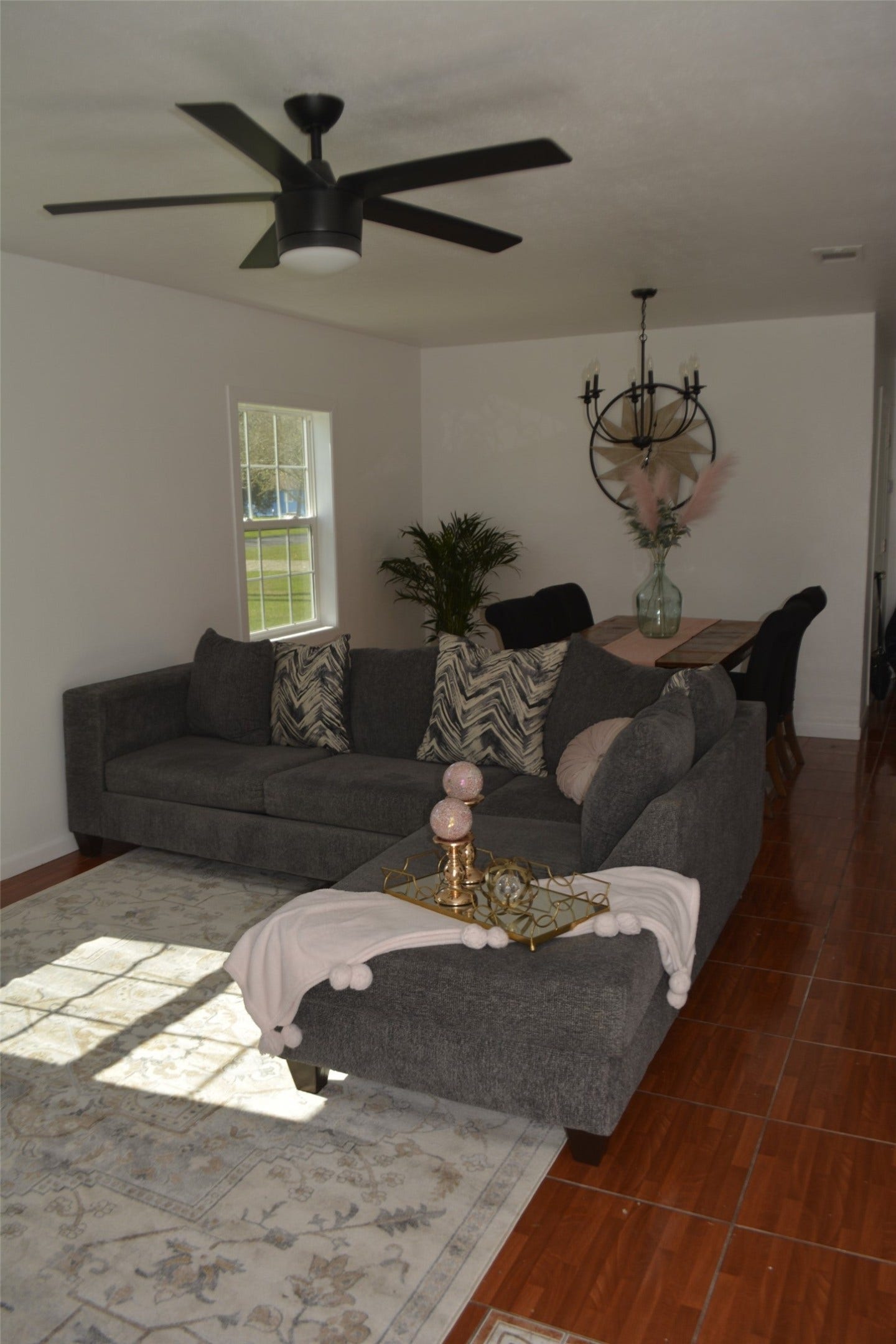 828 Holly Street, La Marque, TX 77568 Living Room Area