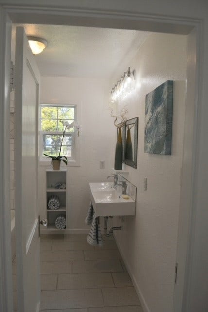 828 Holly Street, La Marque, TX 77568 Secondary Bath