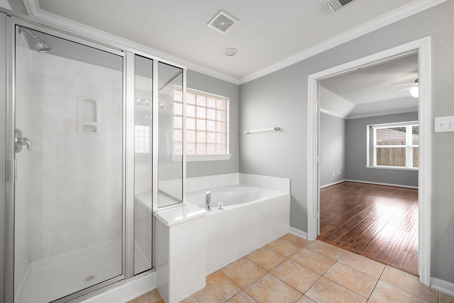 10422 Antelope Alley, Missouri City, TX 77459 Experience true relaxation in the jetted tub or the separate walk-in shower. This private bath is designed as a personal spa retreat within the comfort of your own home.
